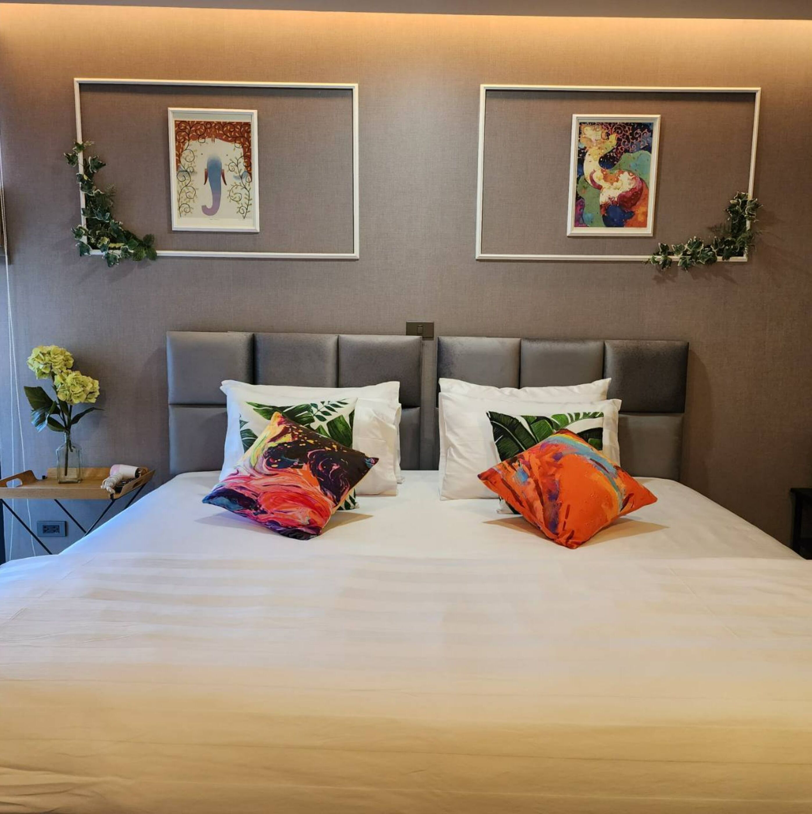 Capital O 75422 Million Pillows