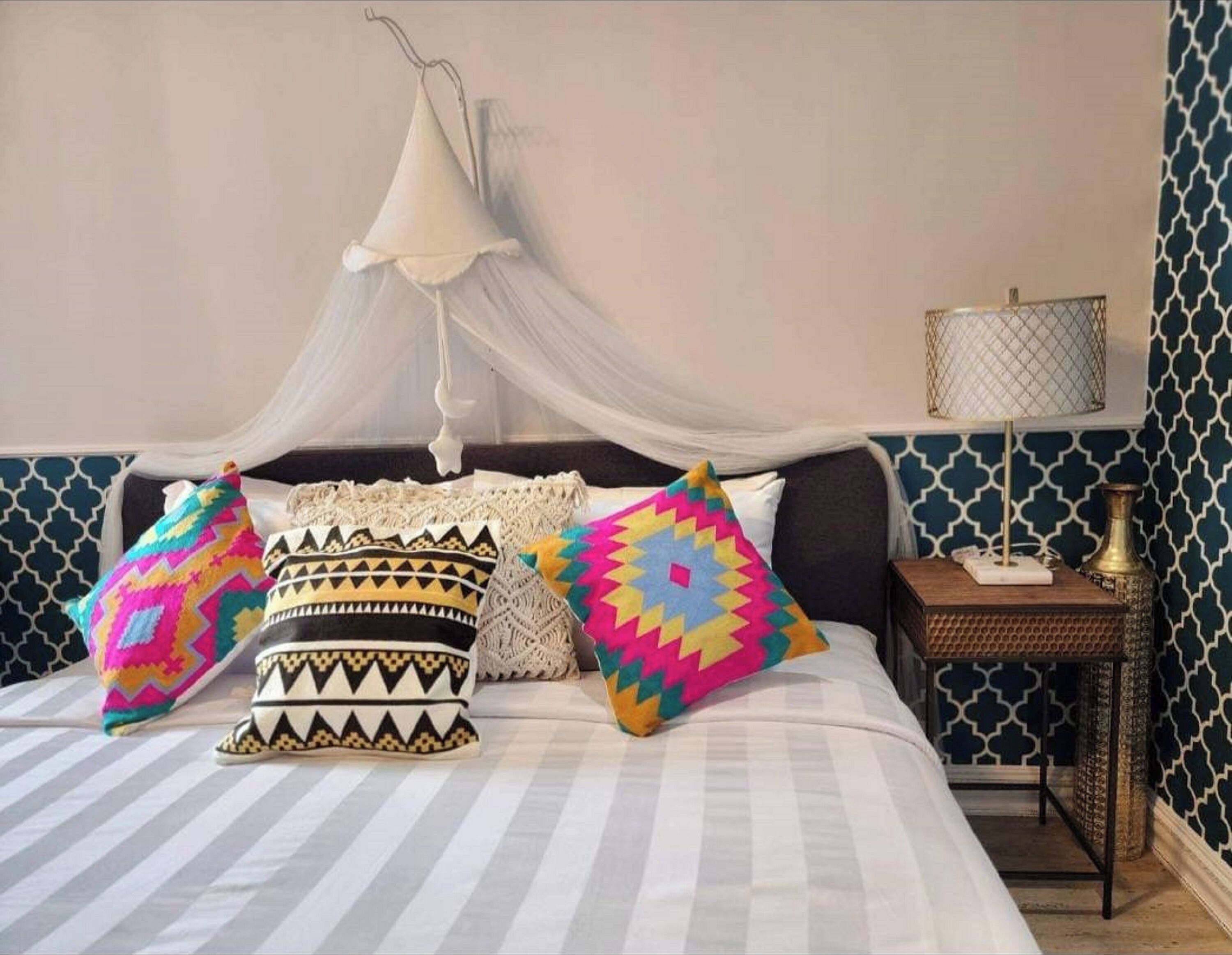 Capital O 75422 Million Pillows