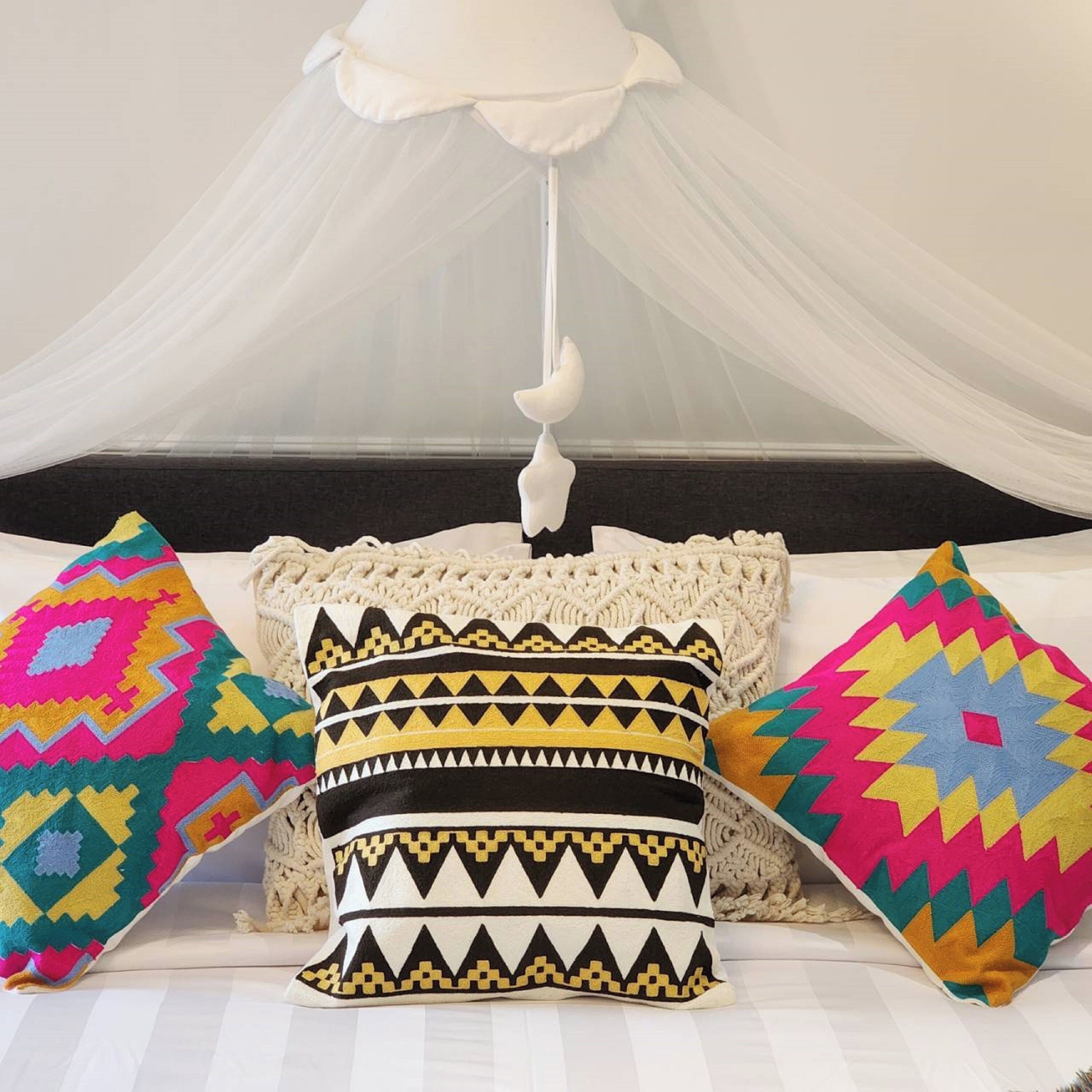 Capital O 75422 Million Pillows