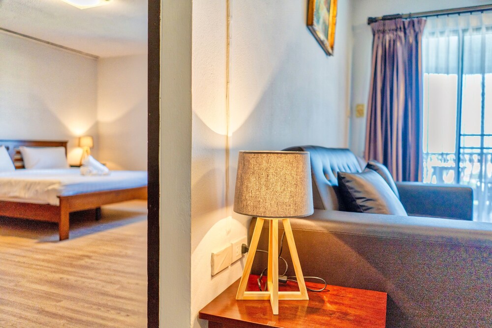 Hillside Plaza & Condotel 4