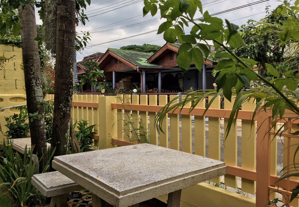 Jao Yellow House