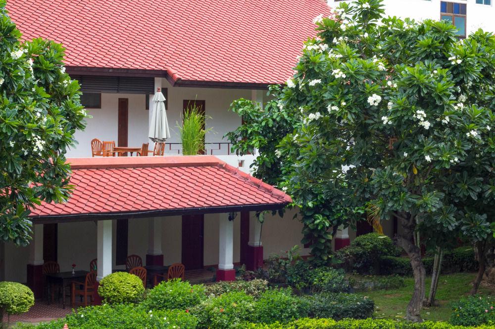 Karinthip Village