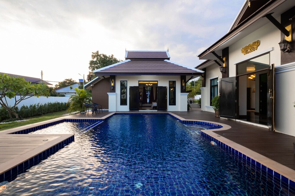 Lanna Kamin Pool Villa Airport