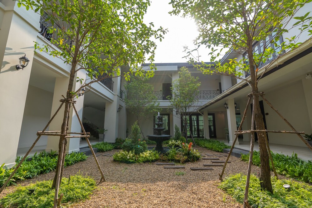 Merchant Villa