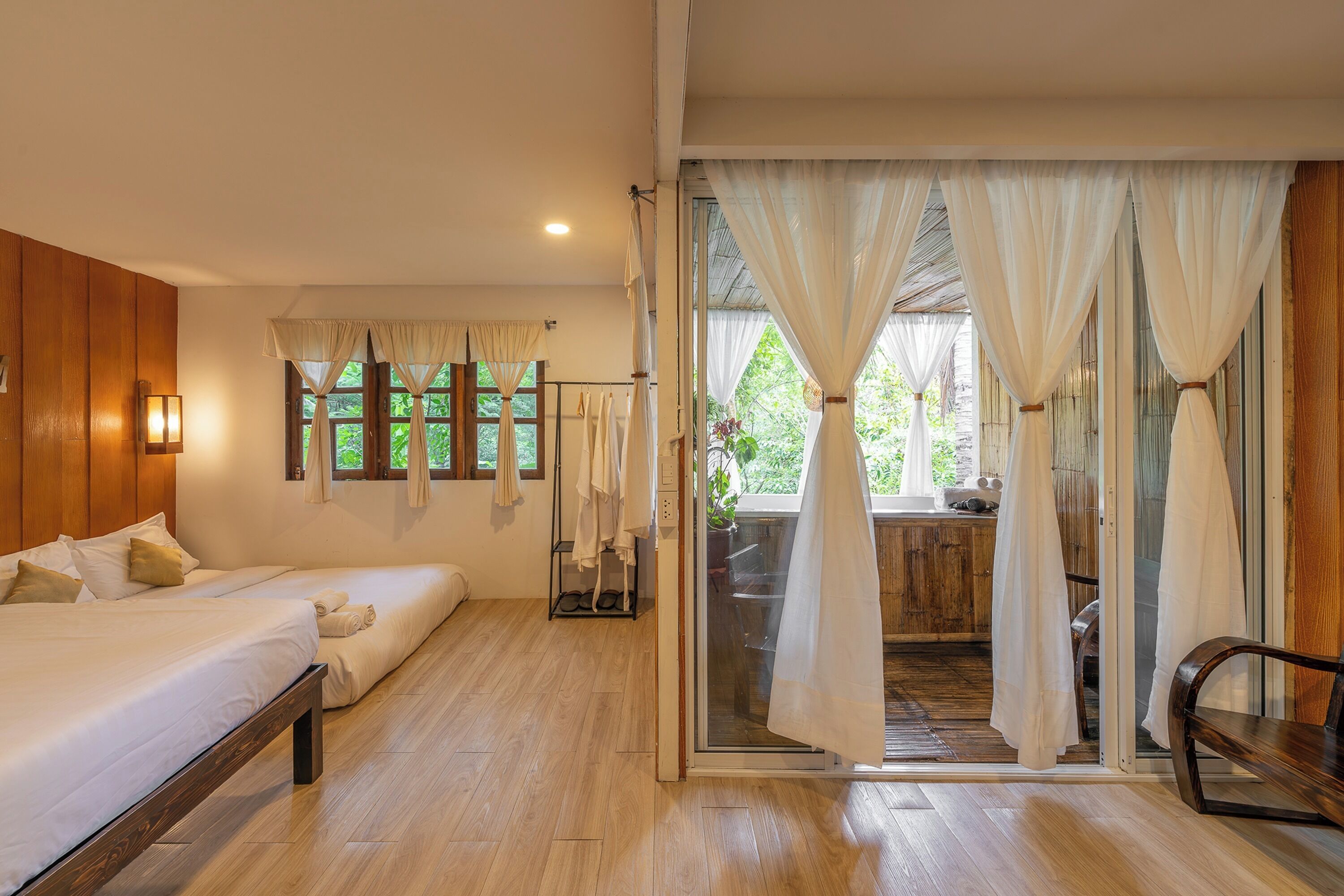 Monruamsuk Homestay Cafe And Bistro