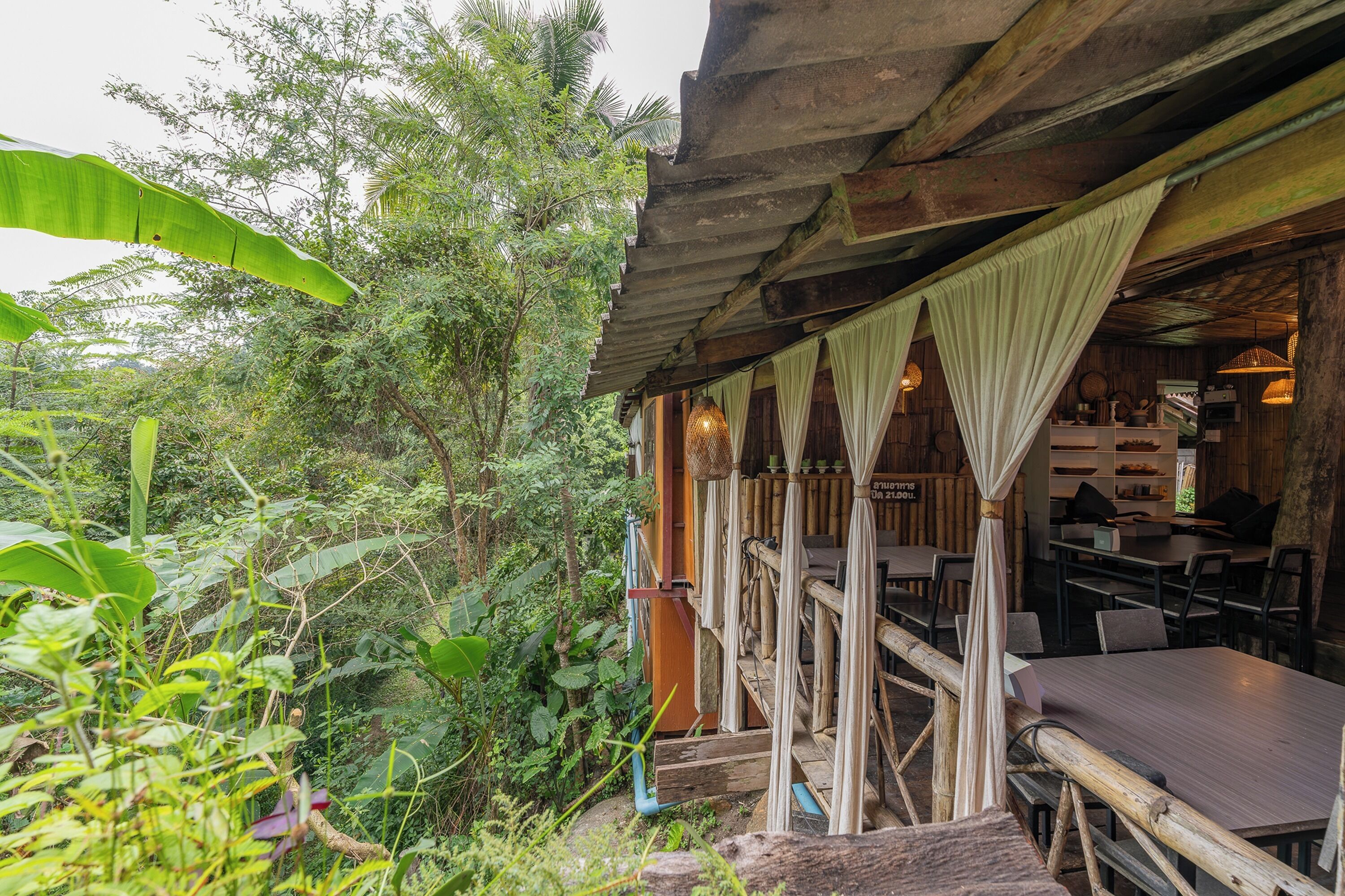Monruamsuk Homestay Cafe And Bistro
