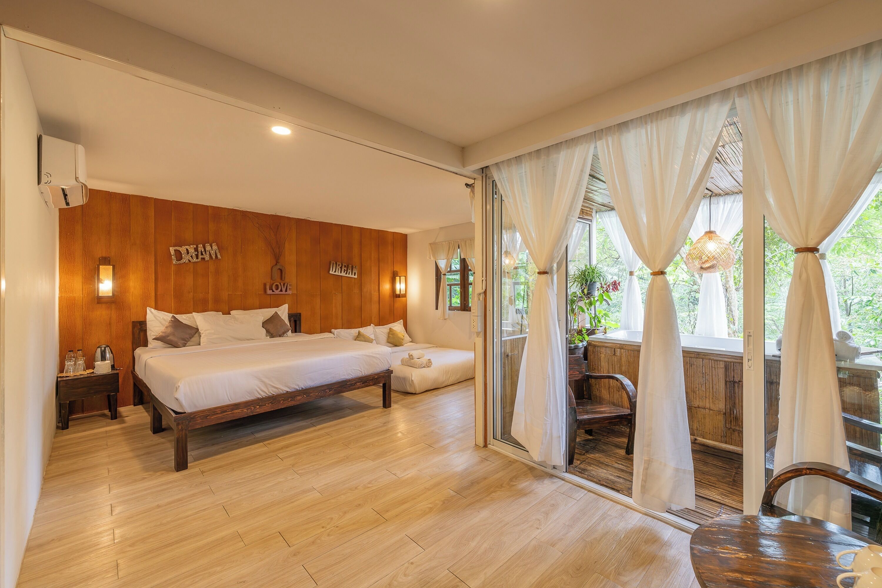 Monruamsuk Homestay Cafe And Bistro