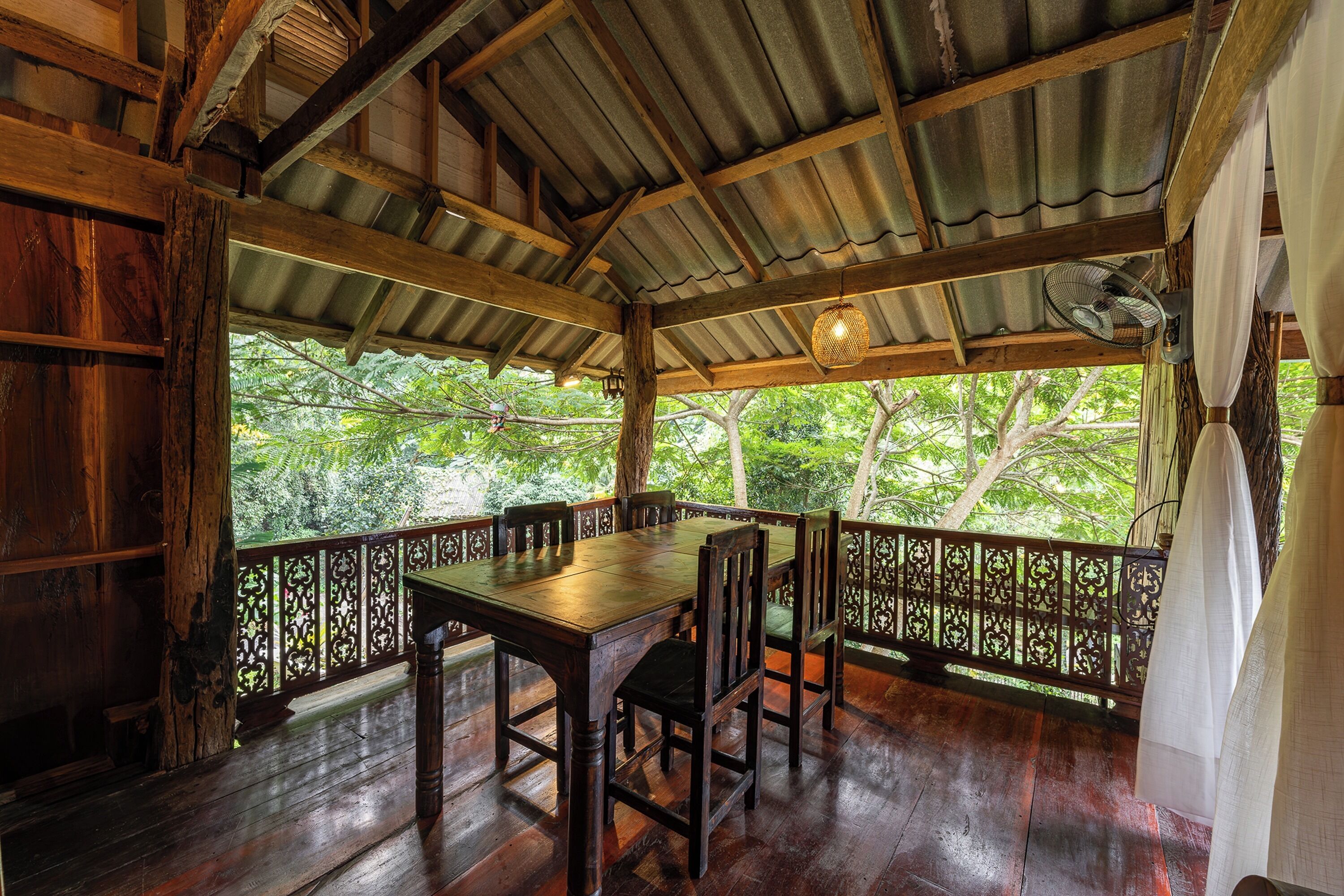 Monruamsuk Homestay Cafe And Bistro