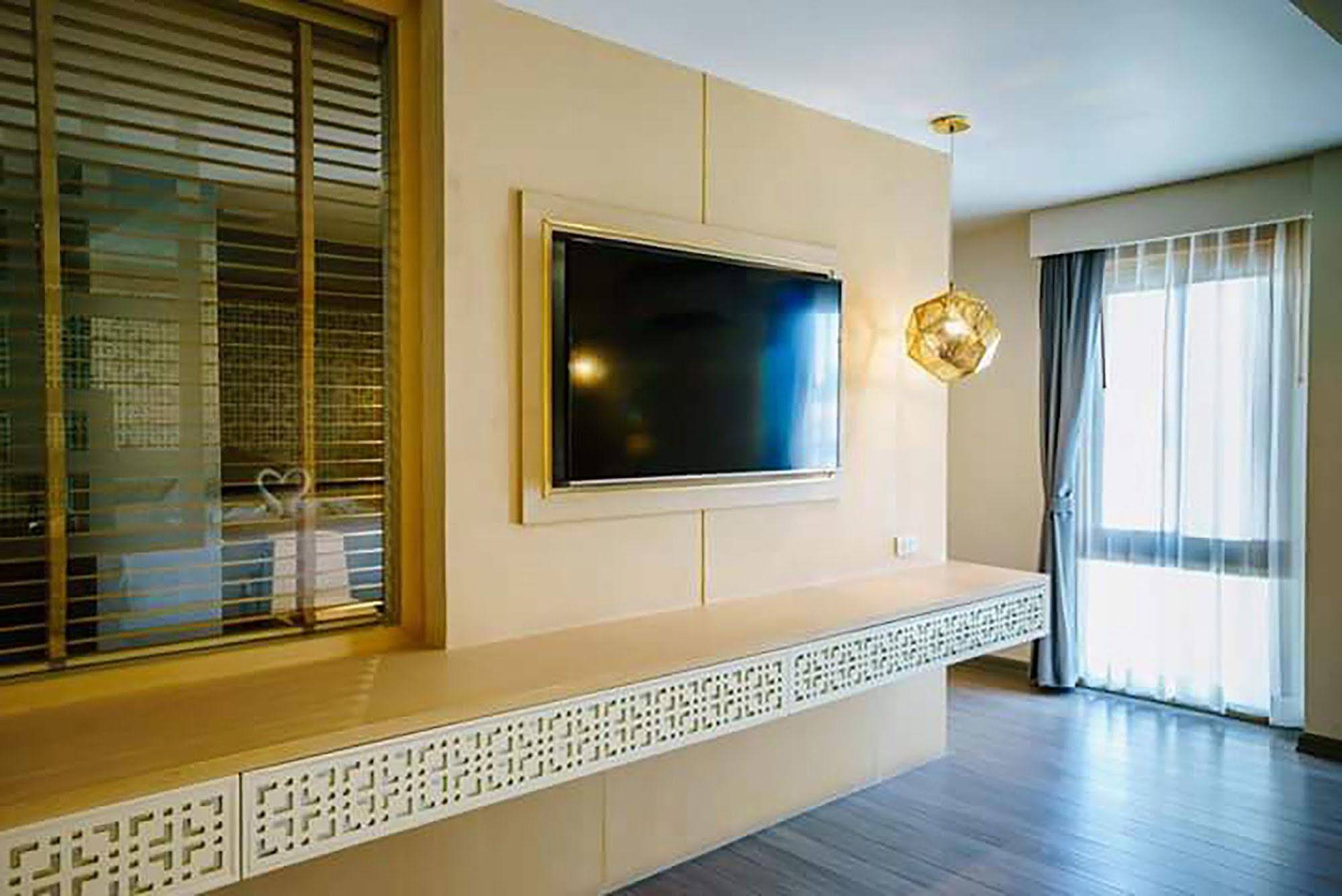 Moon Dragon Hotel