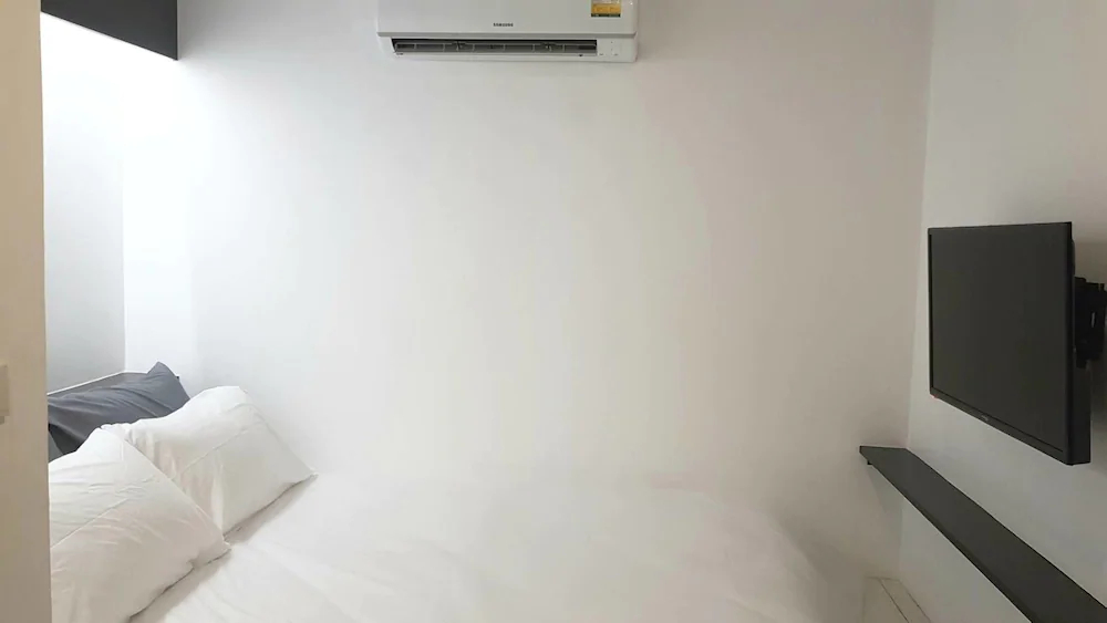 Non Num Poshtel