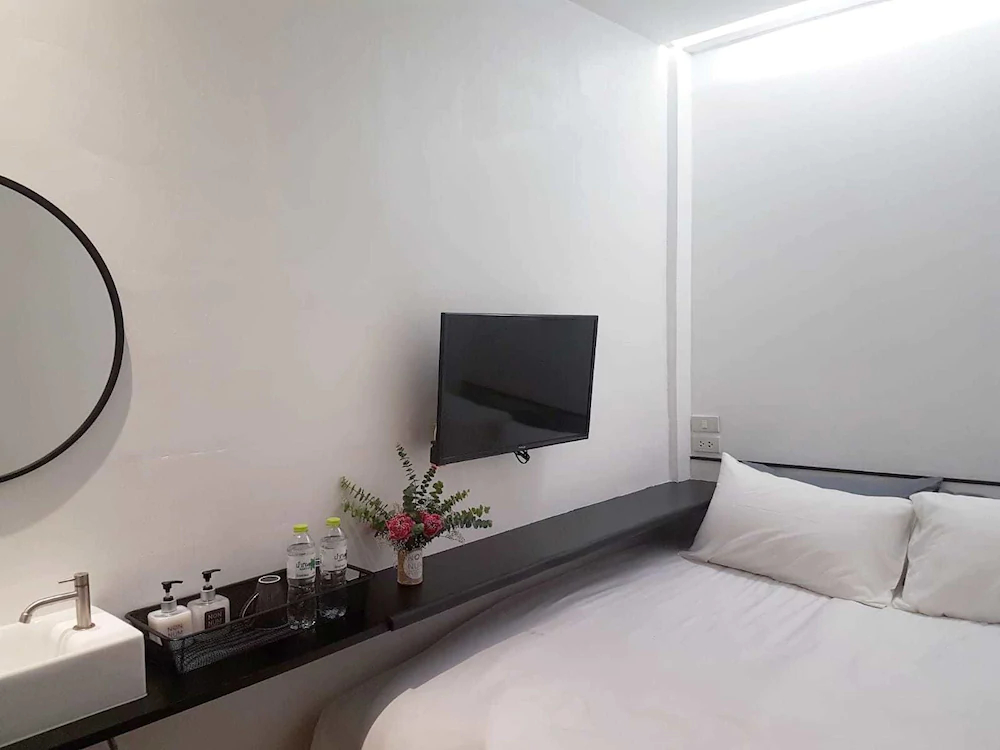 Non Num Poshtel