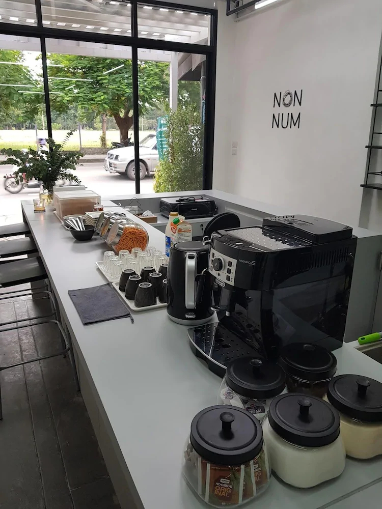Non Num Poshtel