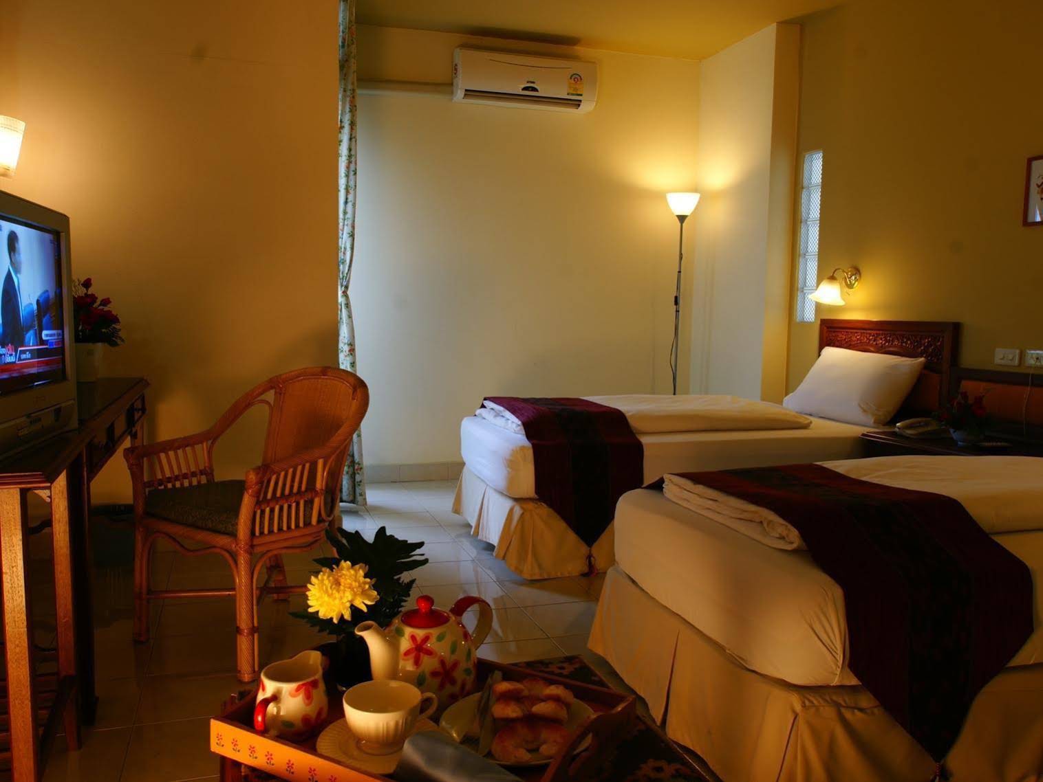 People Place Hotel 1