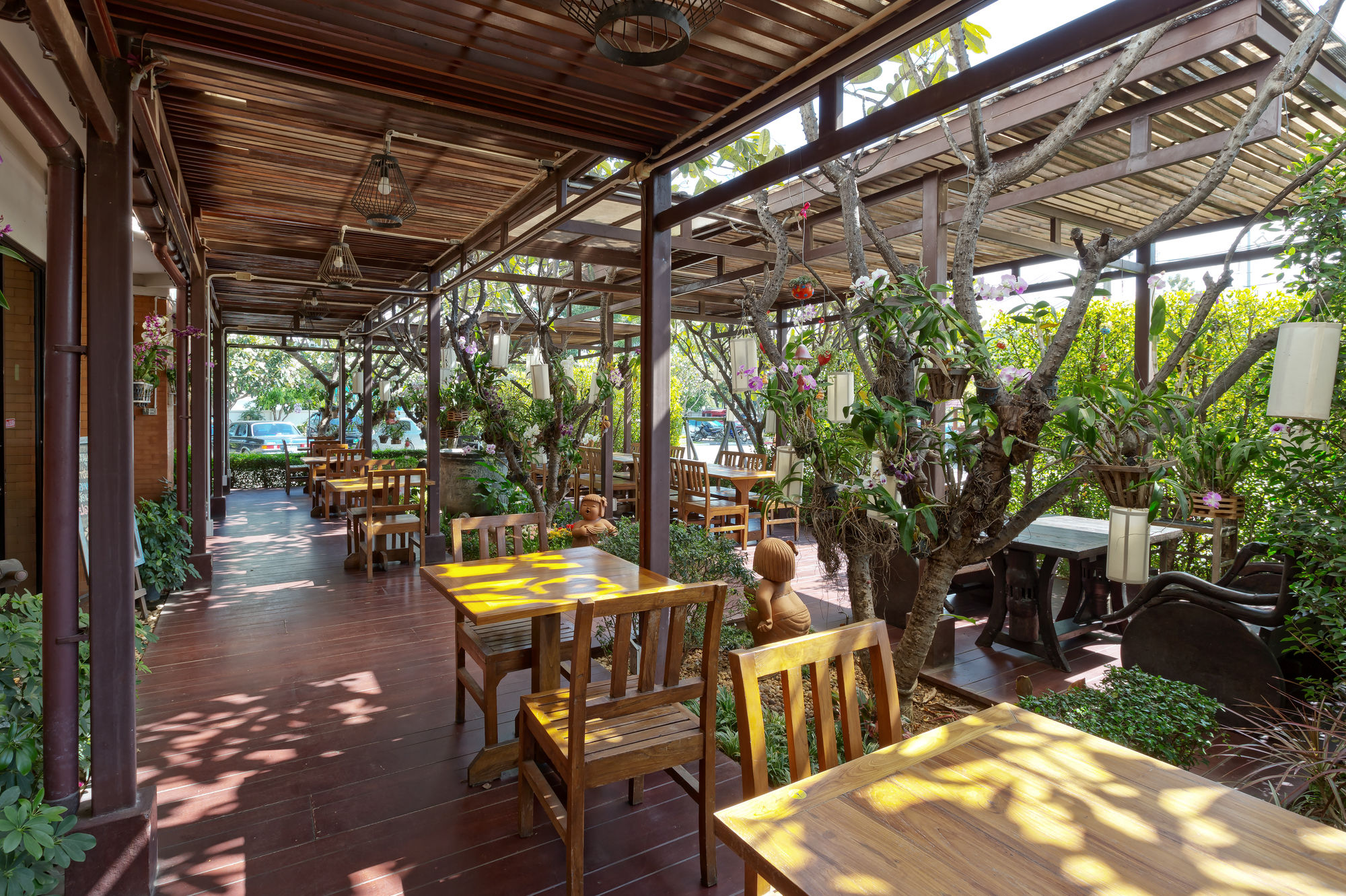 ASIA HOTELS GROUP POONPETCH CHIANG MAI