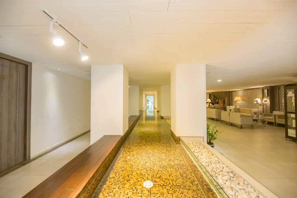 Riverside Floral Inn