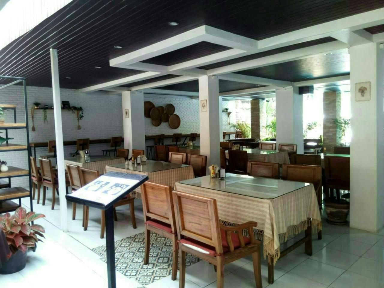 Thana Hotel & Guesthouse