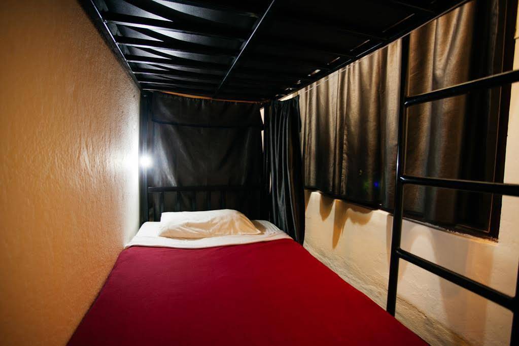 The Gallery 24 Art Cafe Guesthouse - Hostel