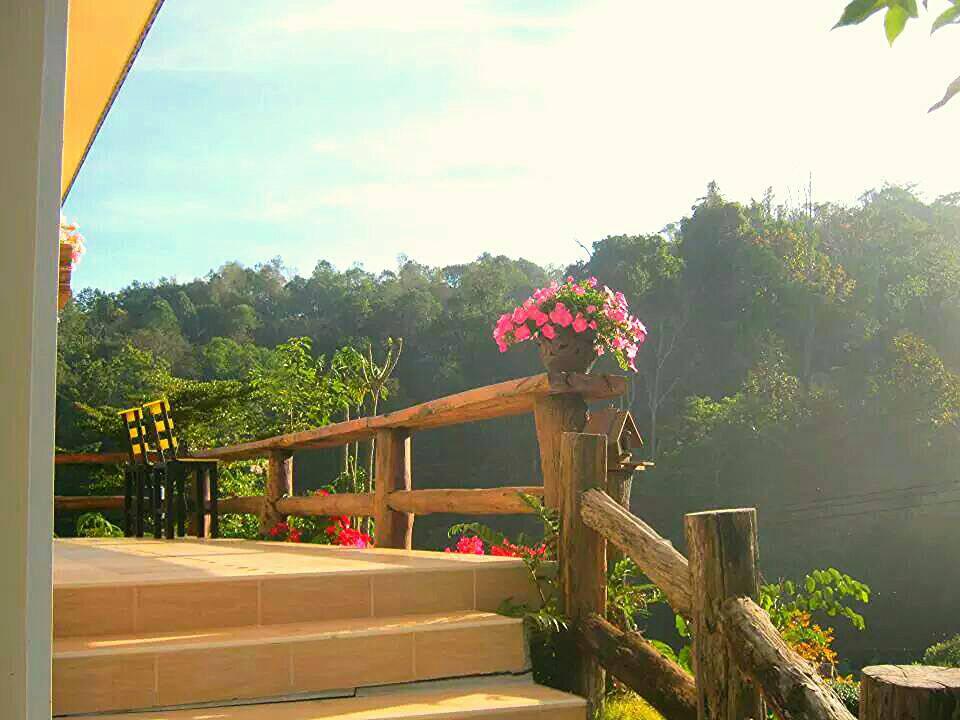 The Road View Resort