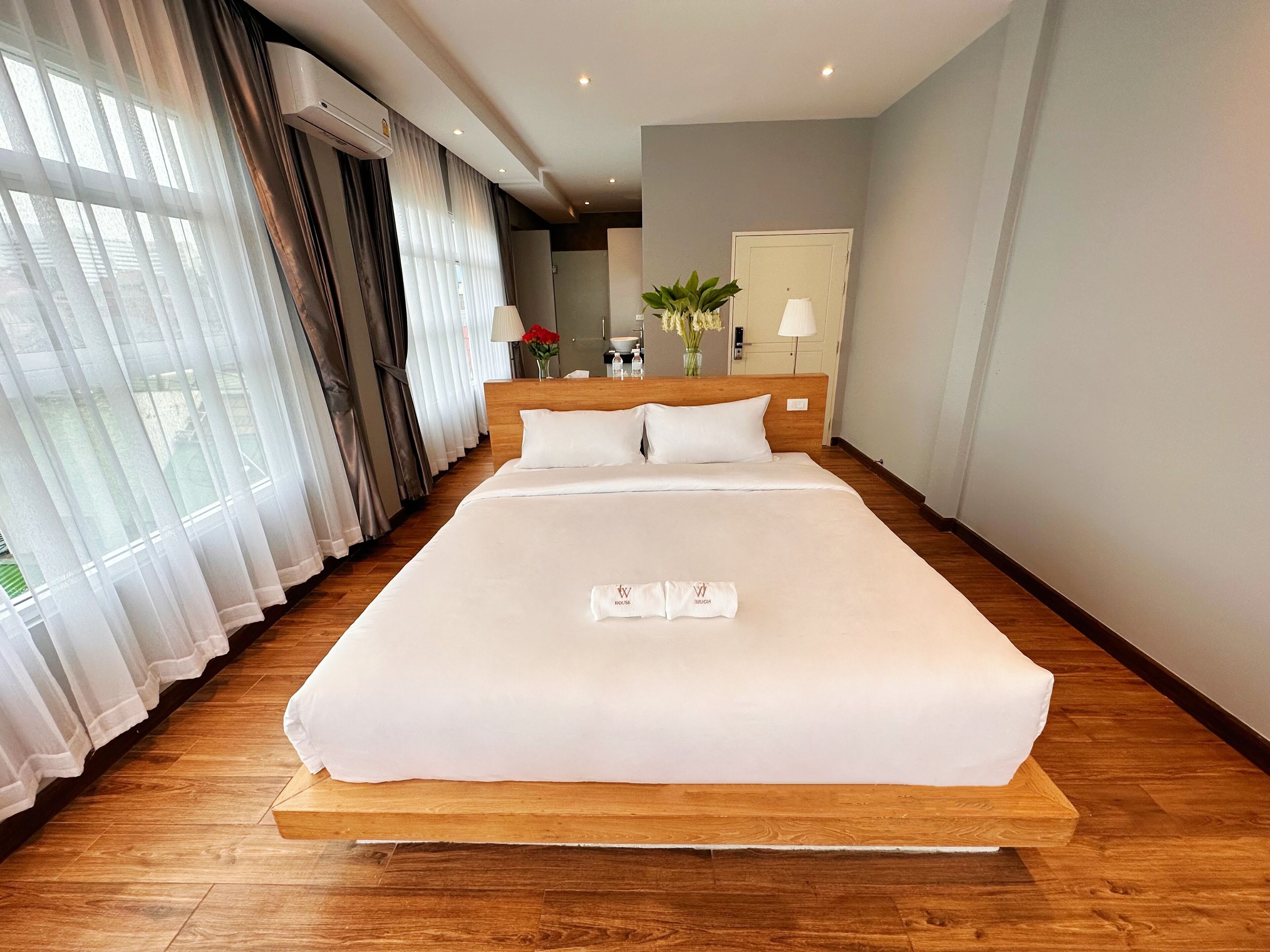 The White House Rachamankha