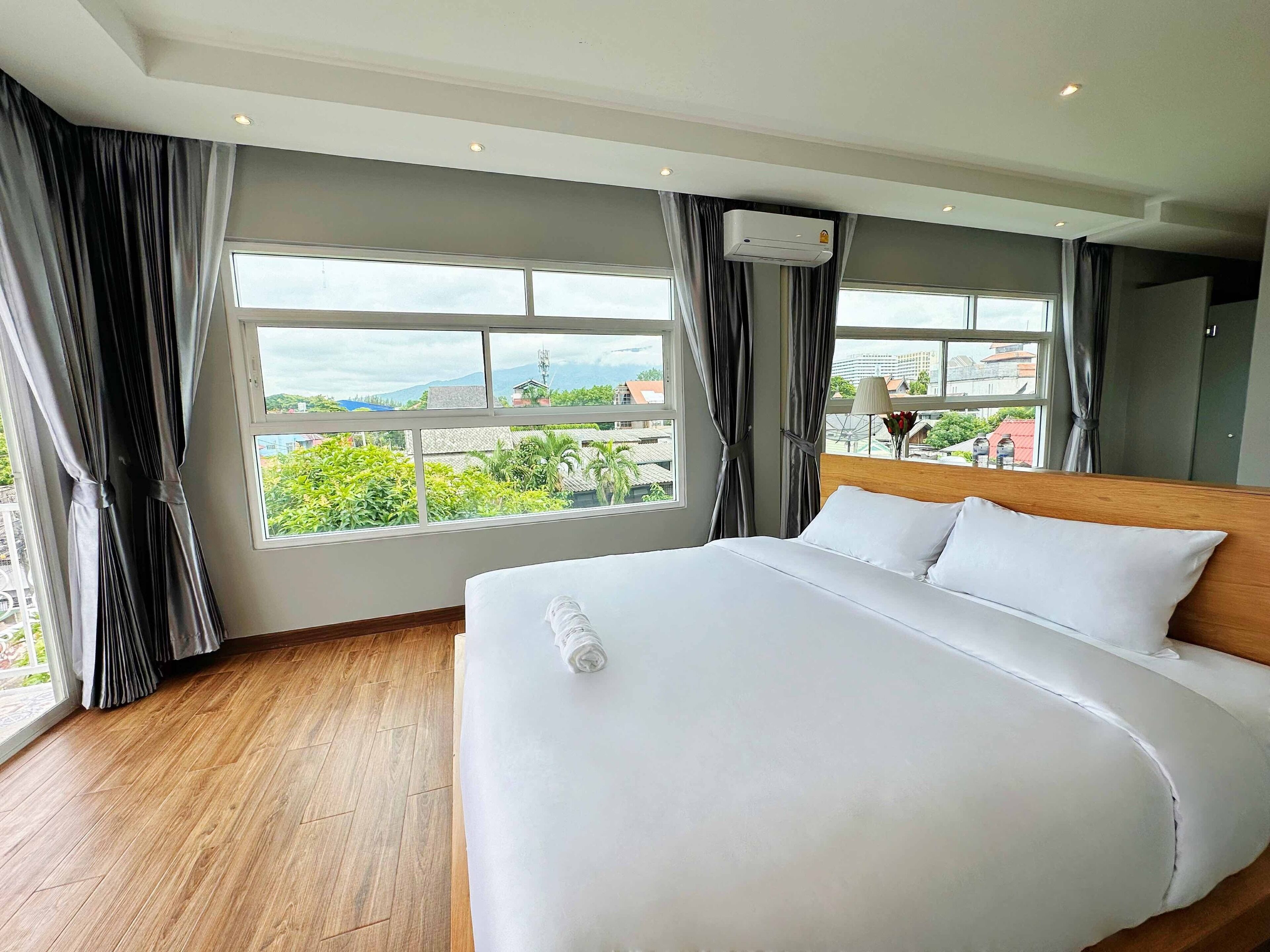 The White House Rachamankha