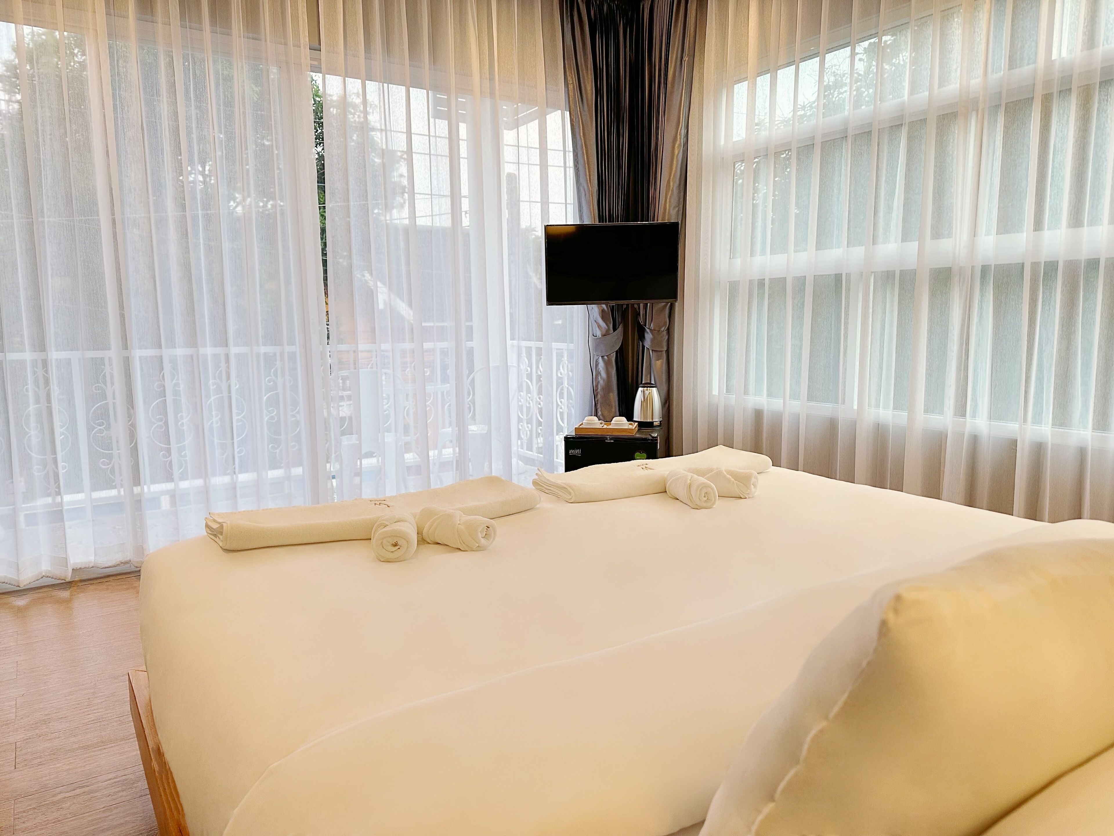 The White House Rachamankha