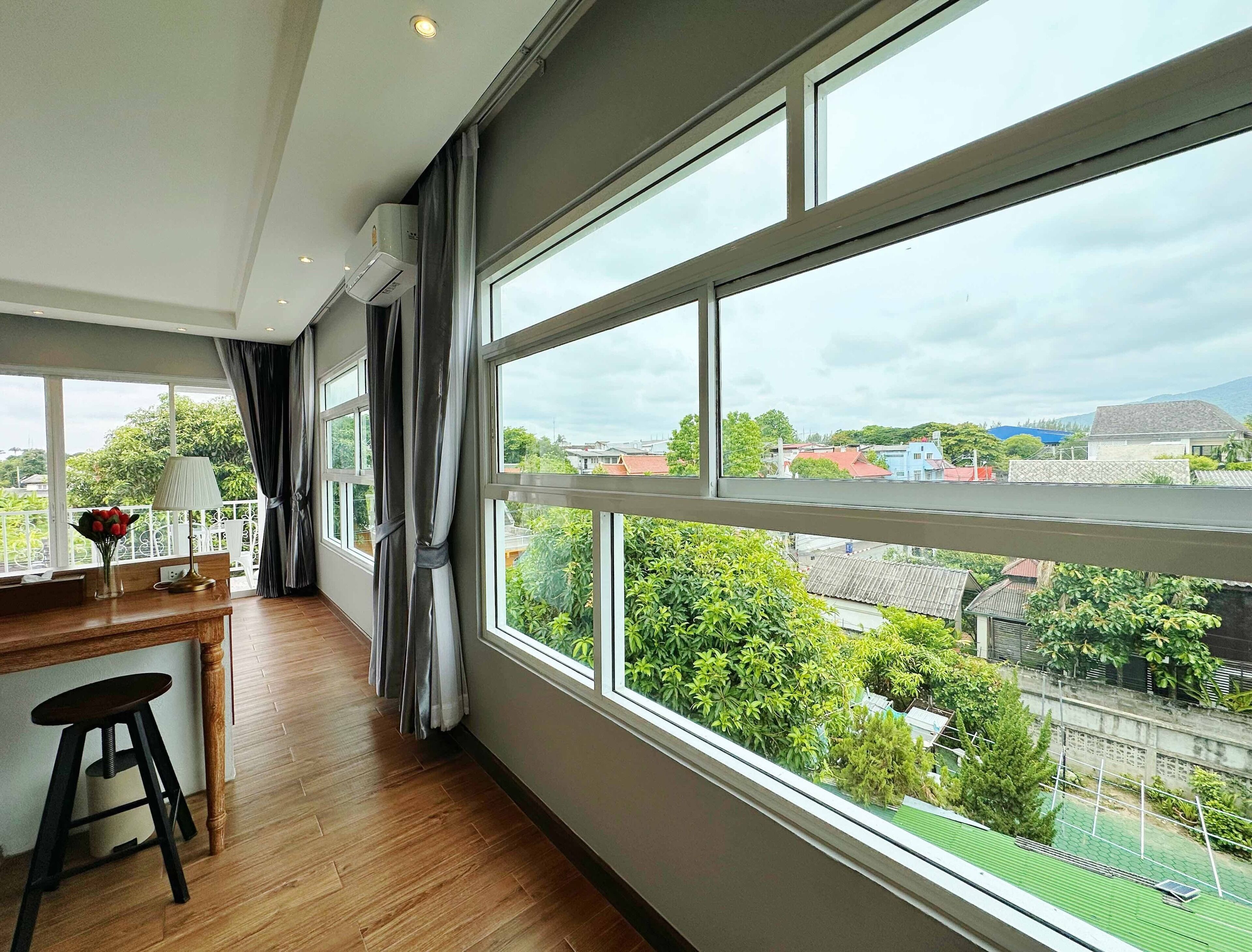 The White House Rachamankha