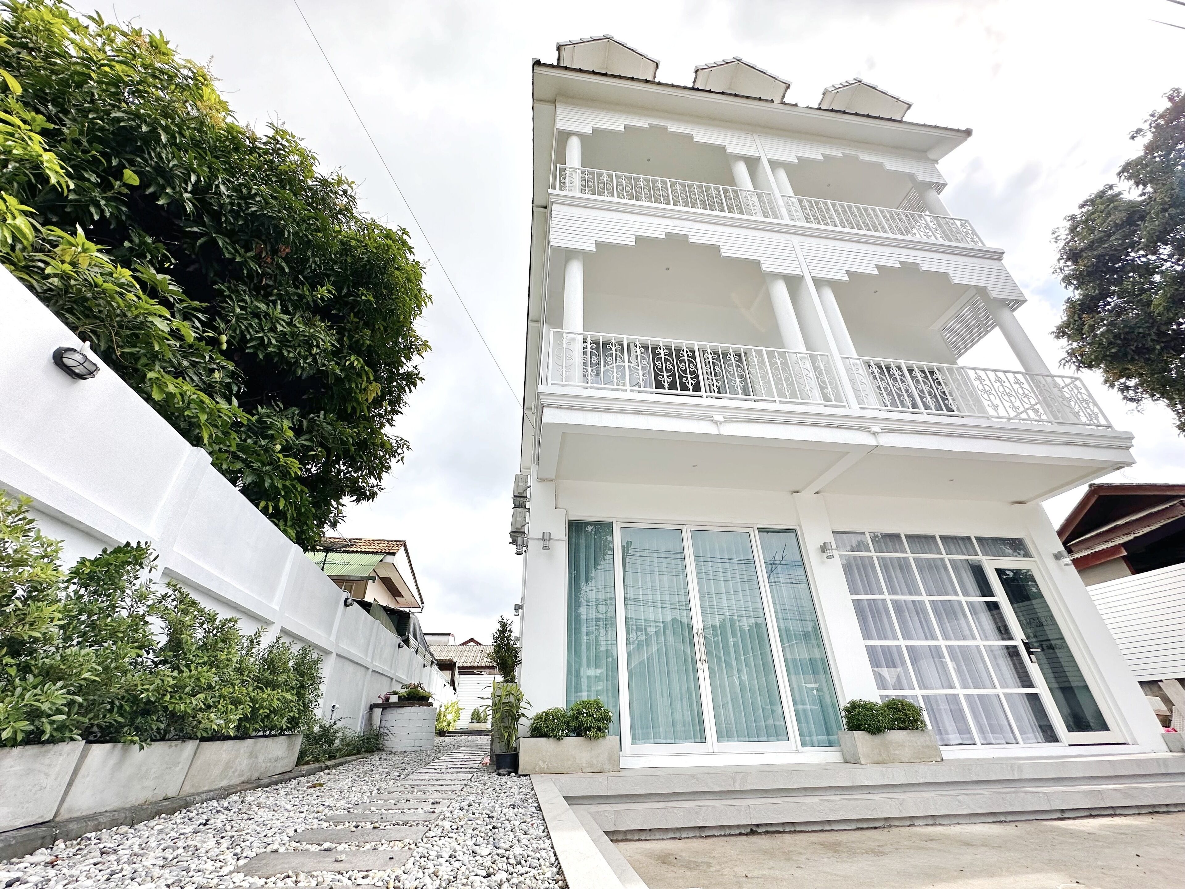 The White House Rachamankha