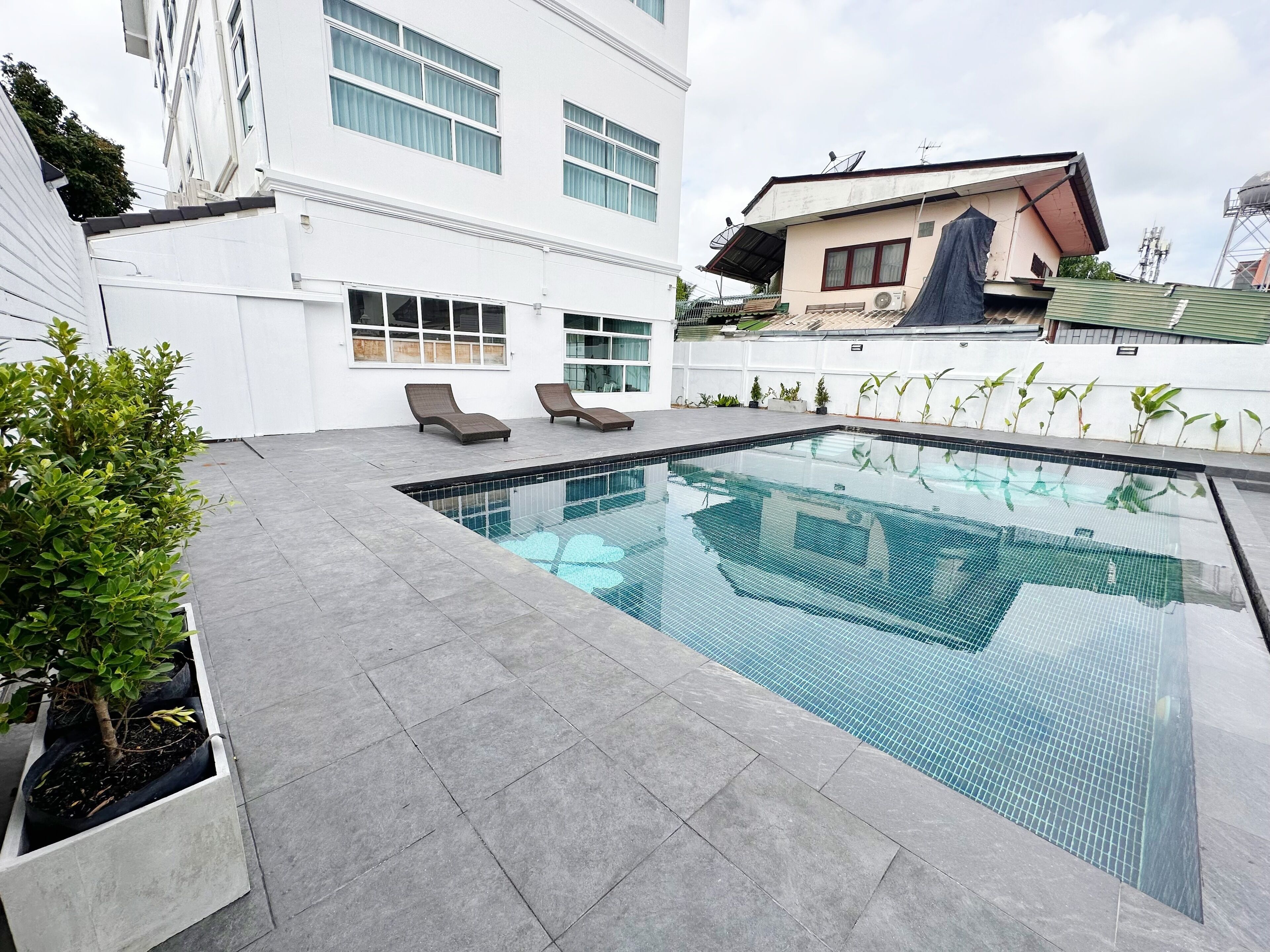 The White House Rachamankha