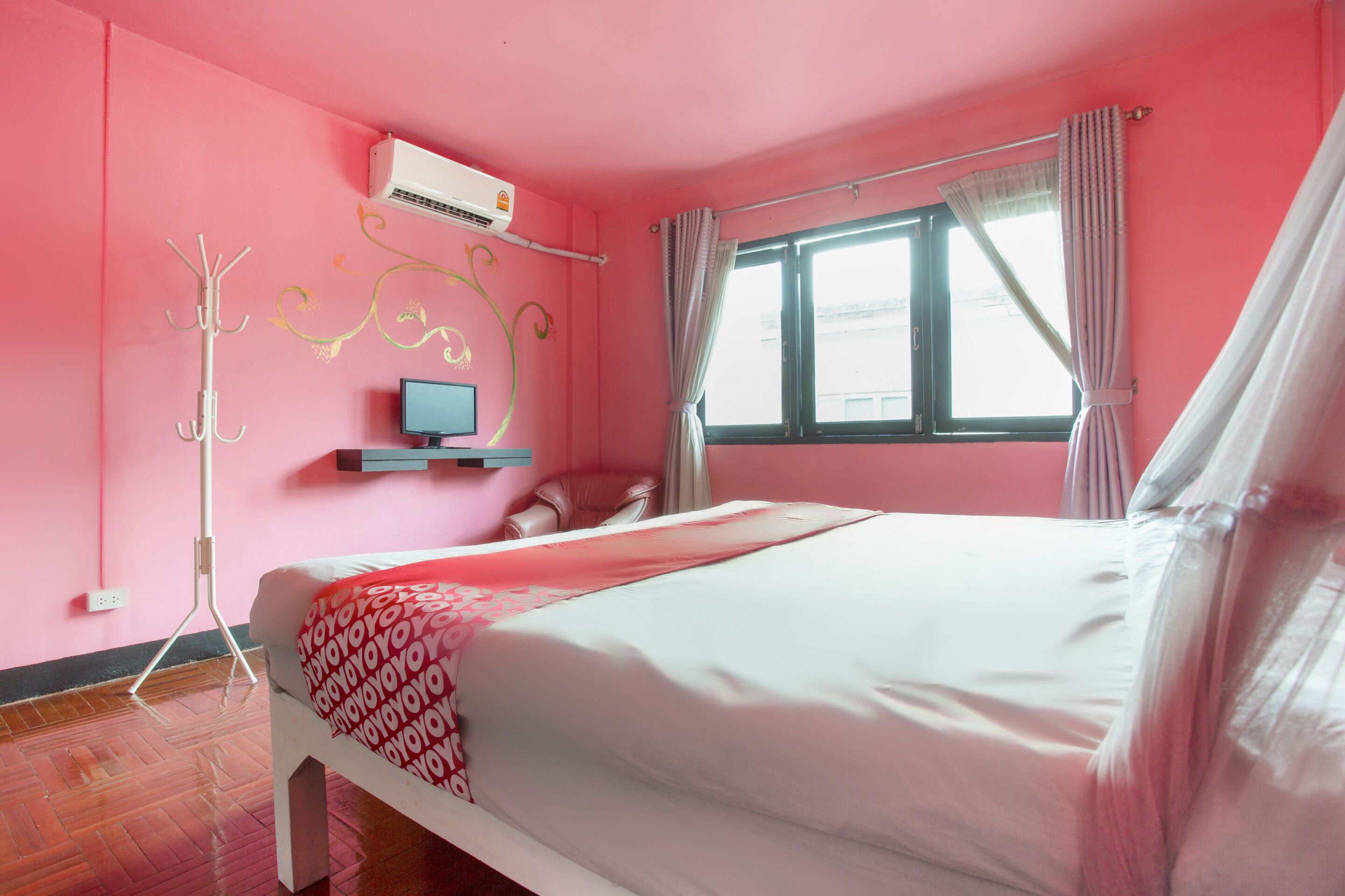 Oyo 75303 V Home Guesthouse Sunday Night Market
