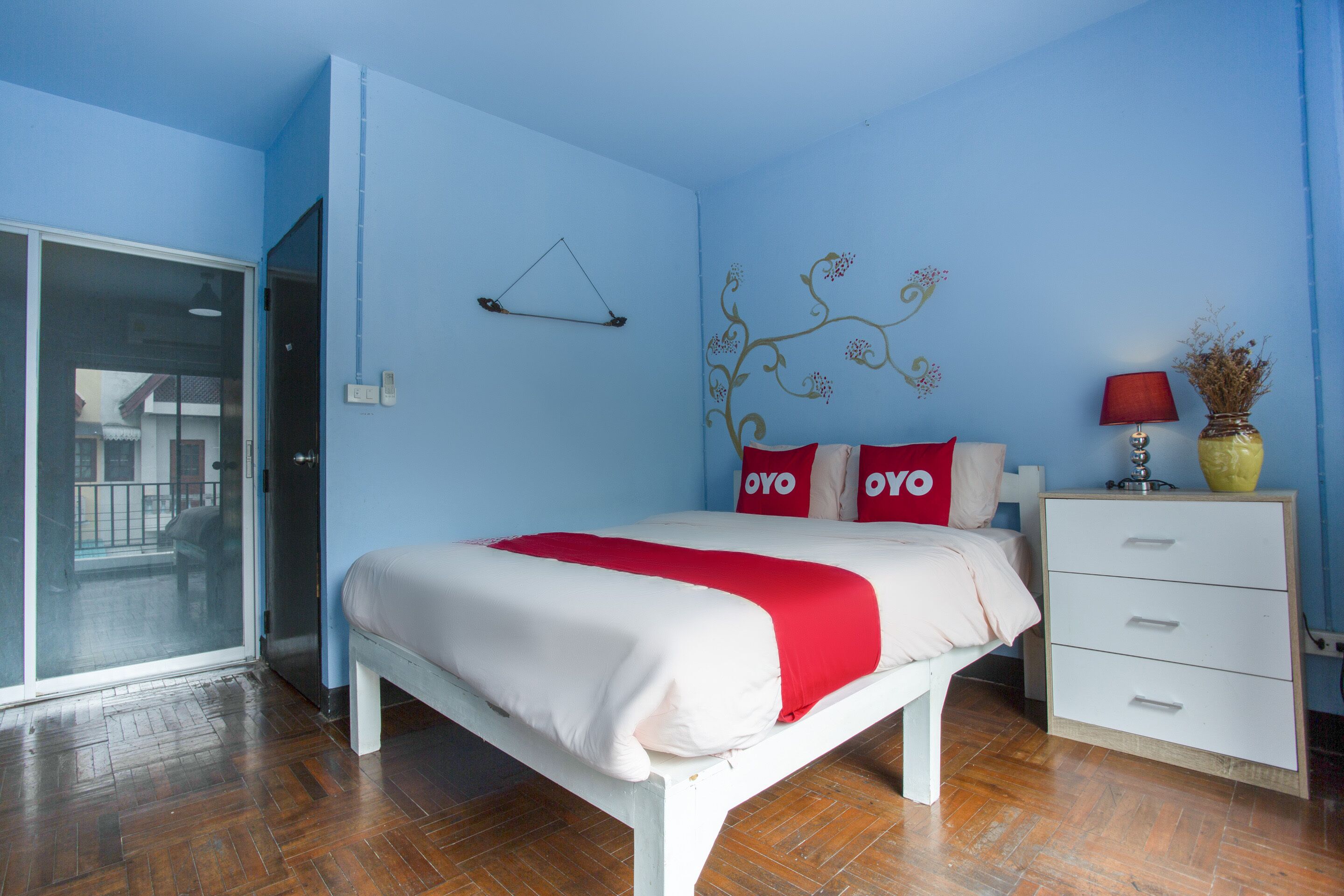 Oyo 75303 V Home Guesthouse Sunday Night Market