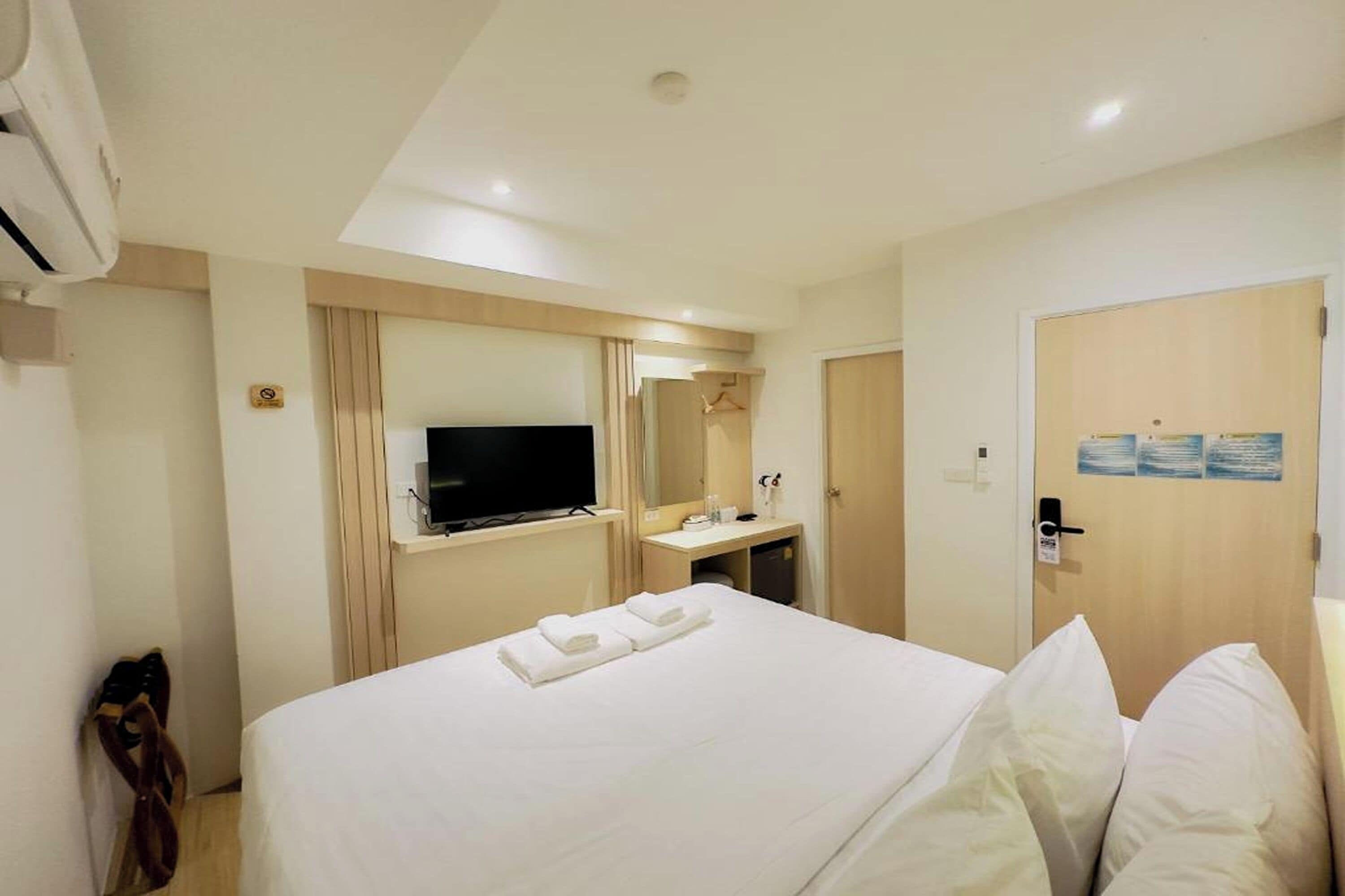 Zhennan Teabar Hotel