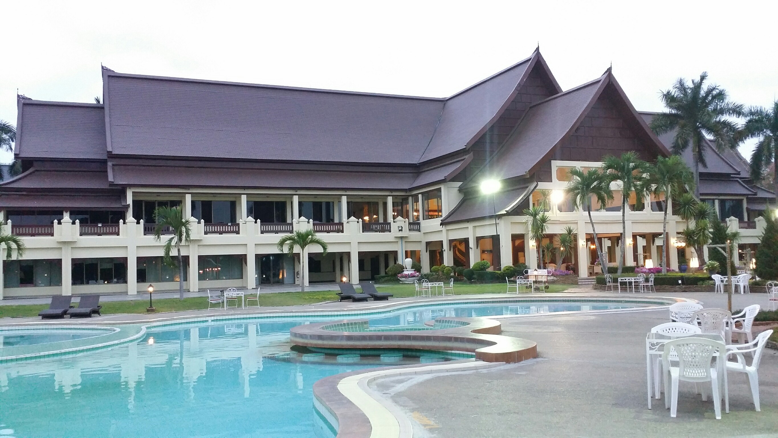 Wiang Indra Riverside Resort