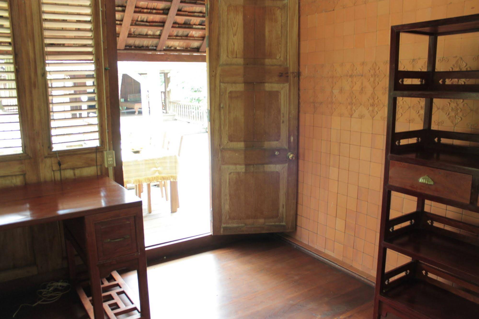 Thai Teak House Garden Homestay