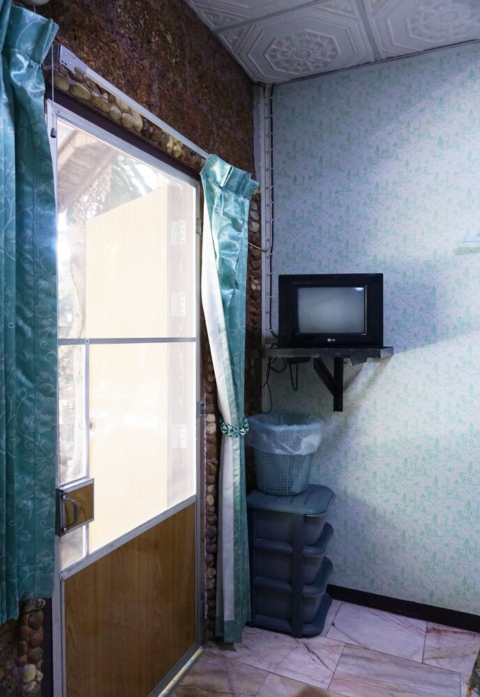 Three J Guesthouse