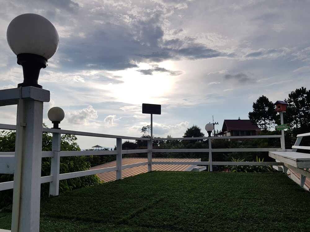 Phu In Love At Khao Kho