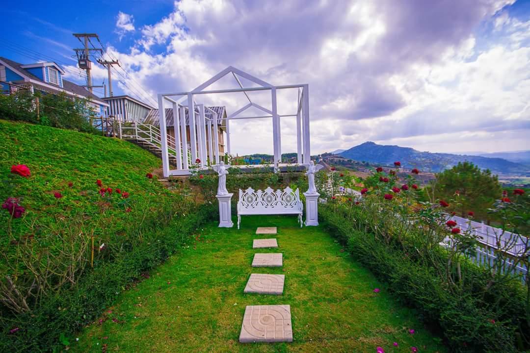 Vin View Rose Garden Resort