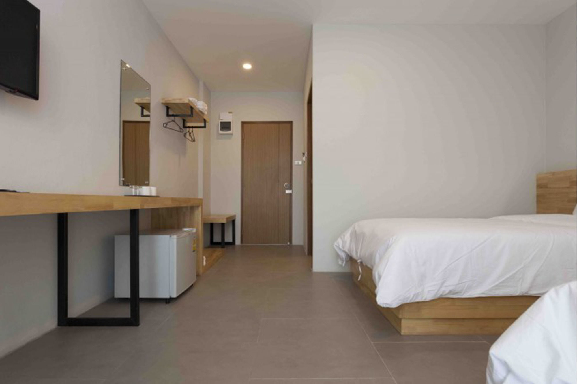 Easy Hotel