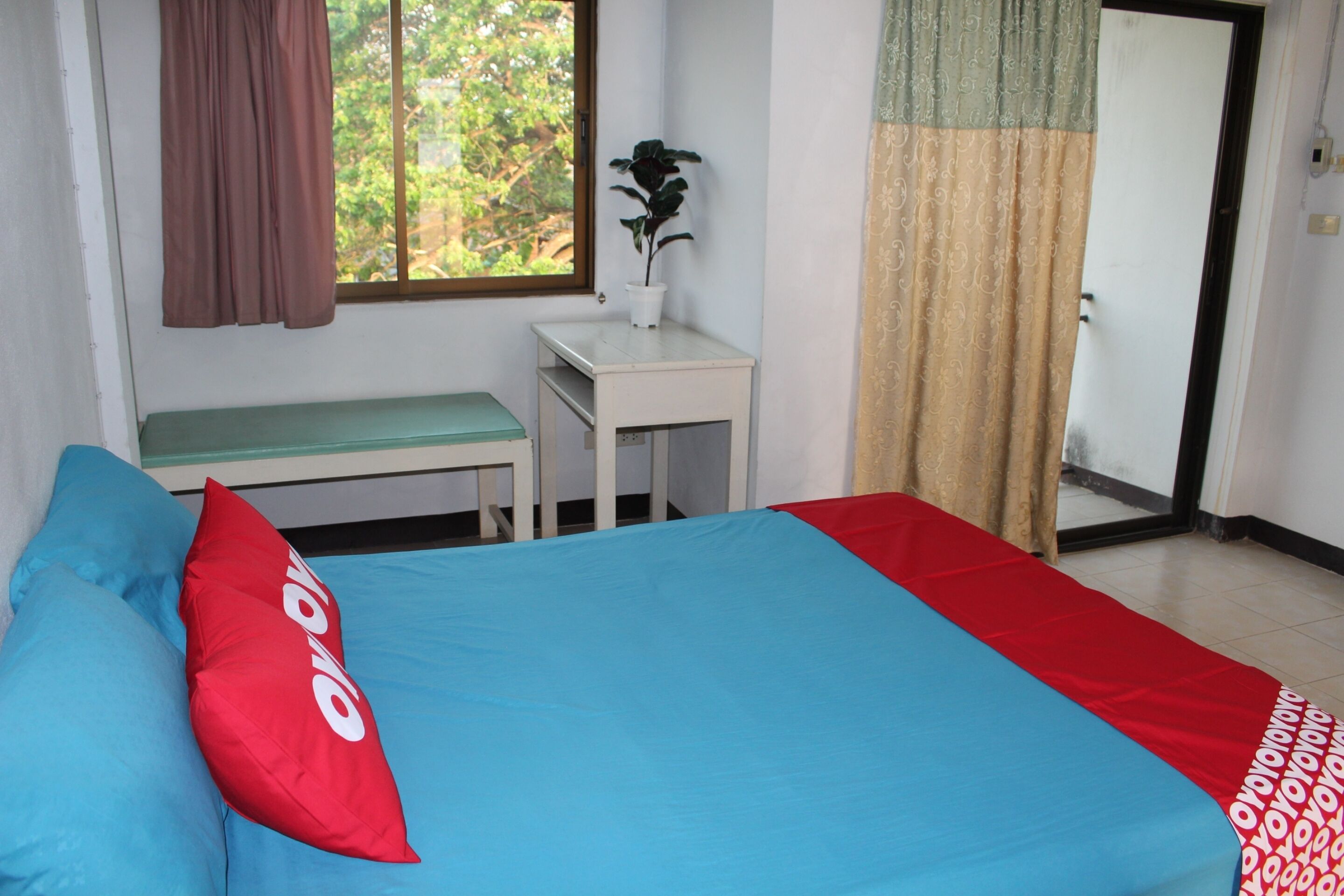Howto Hotel by Oyo
