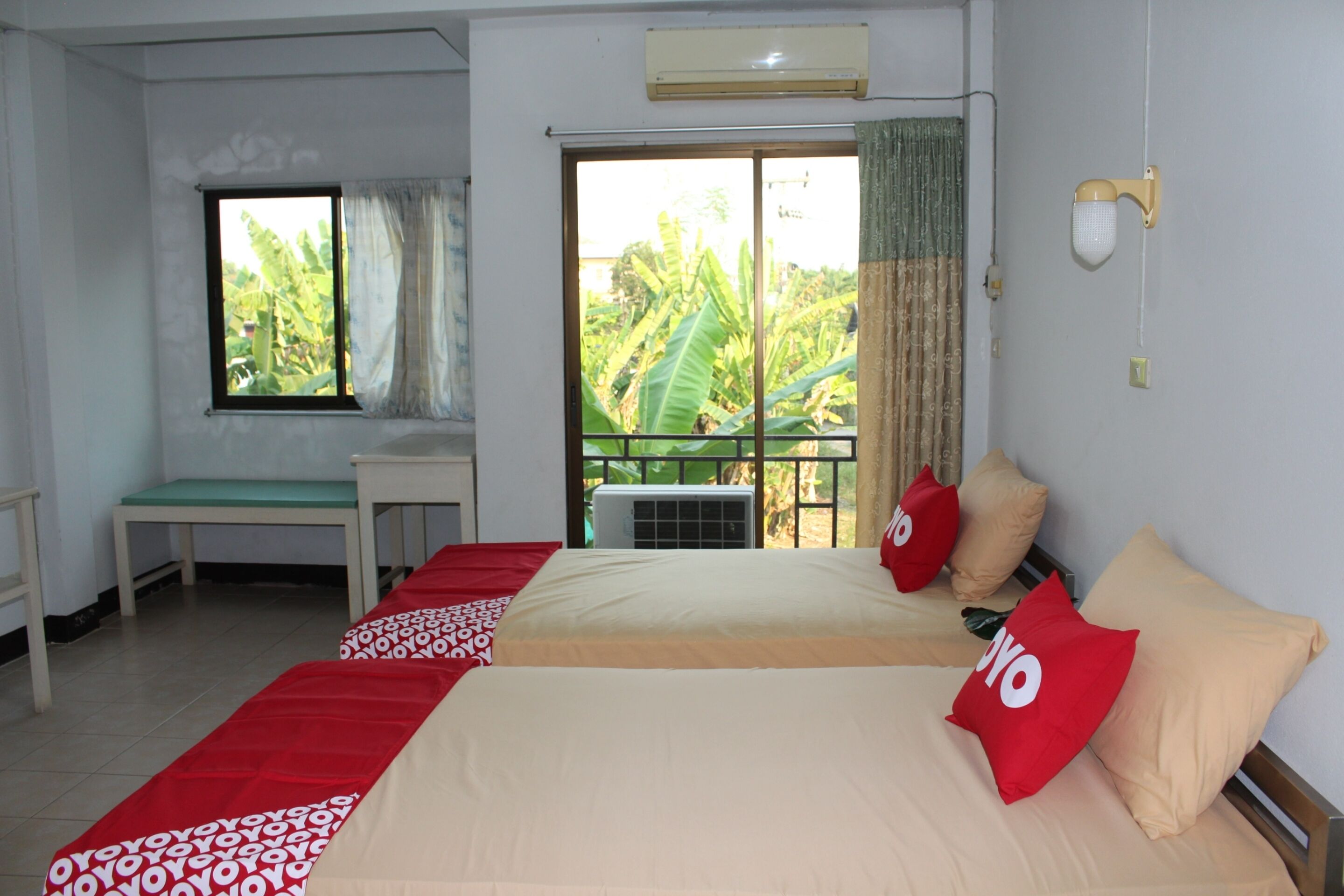 Howto Hotel by Oyo