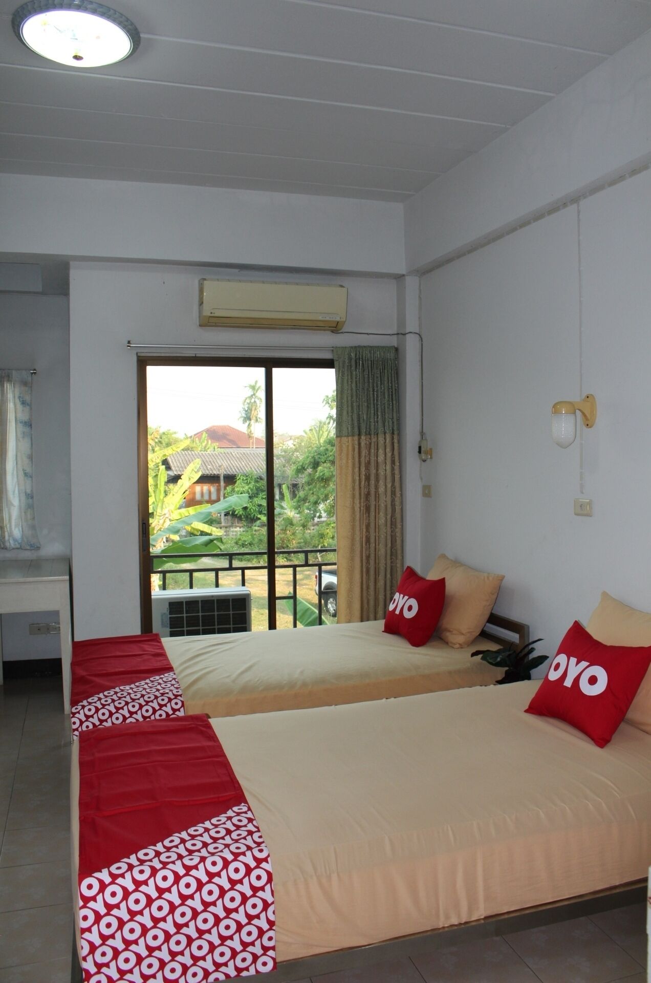 Howto Hotel by Oyo