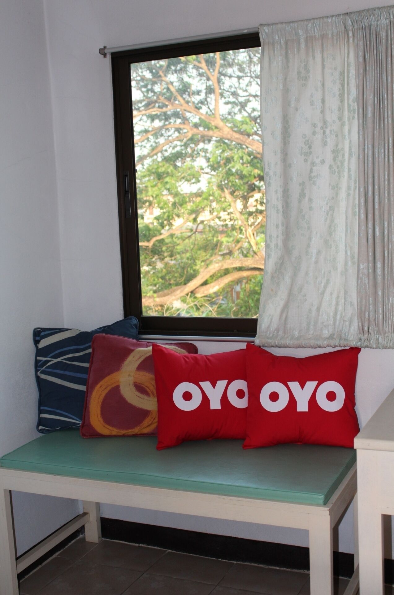 Howto Hotel by Oyo