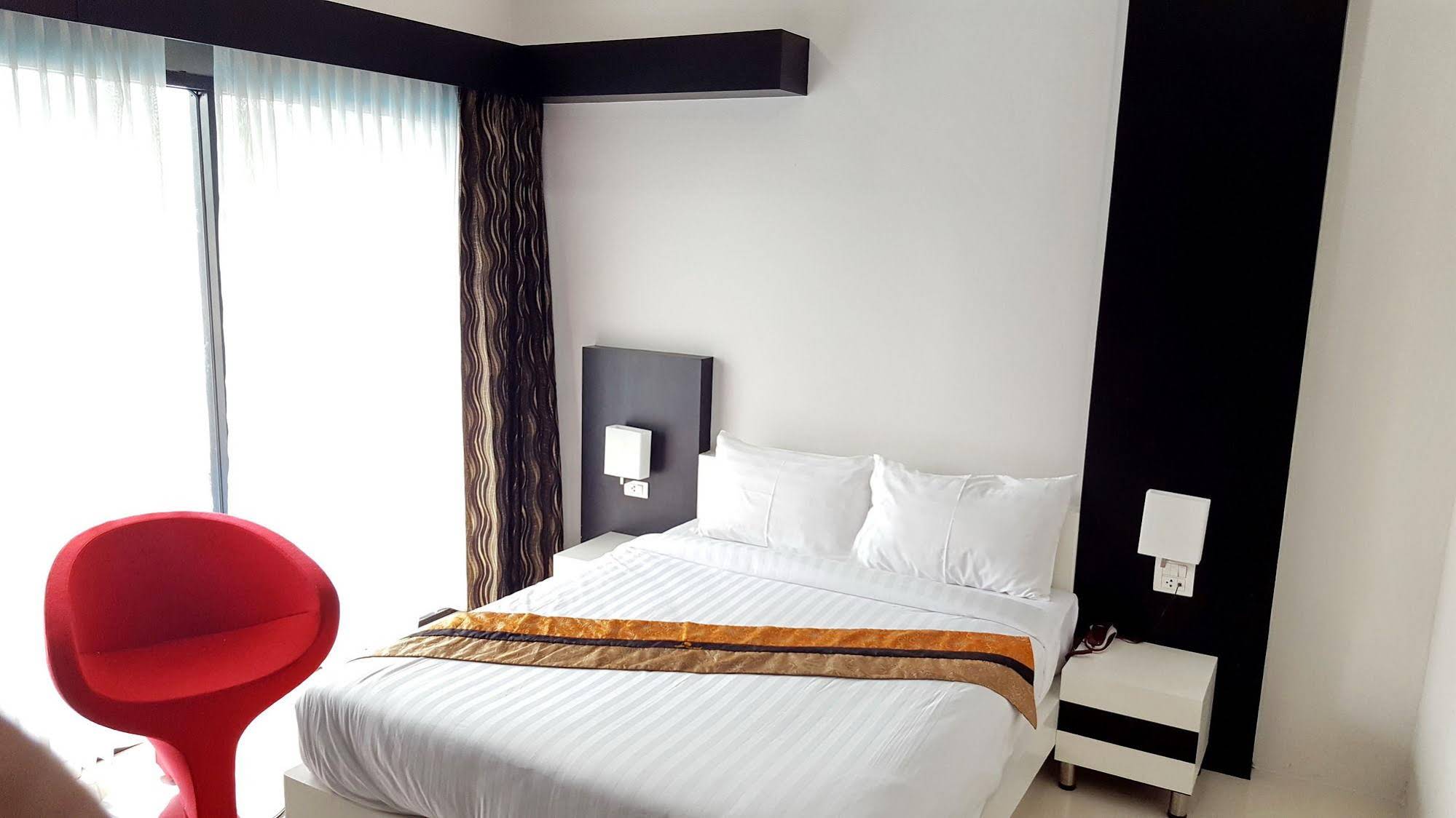 Golden Pool Hotel