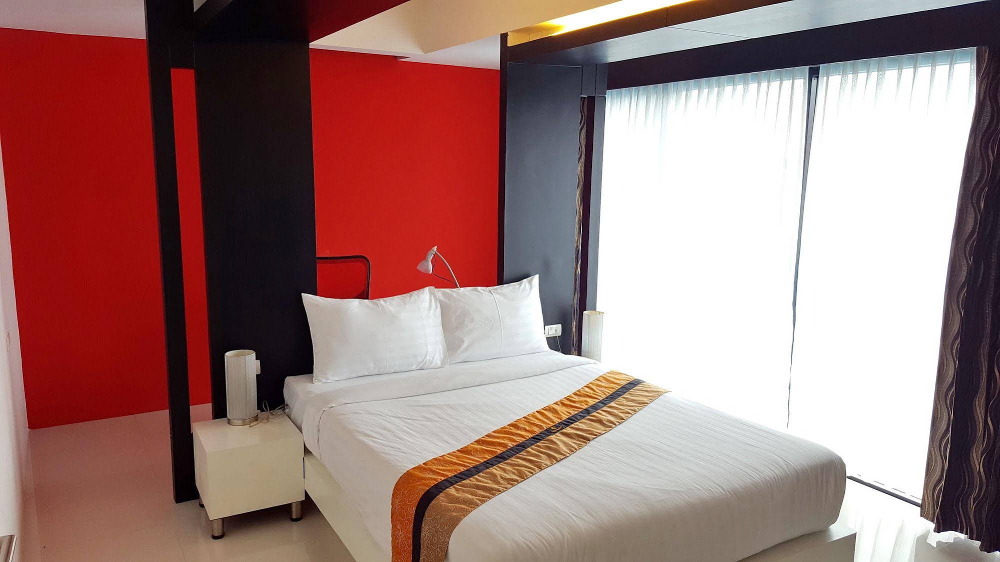 Golden Pool Hotel