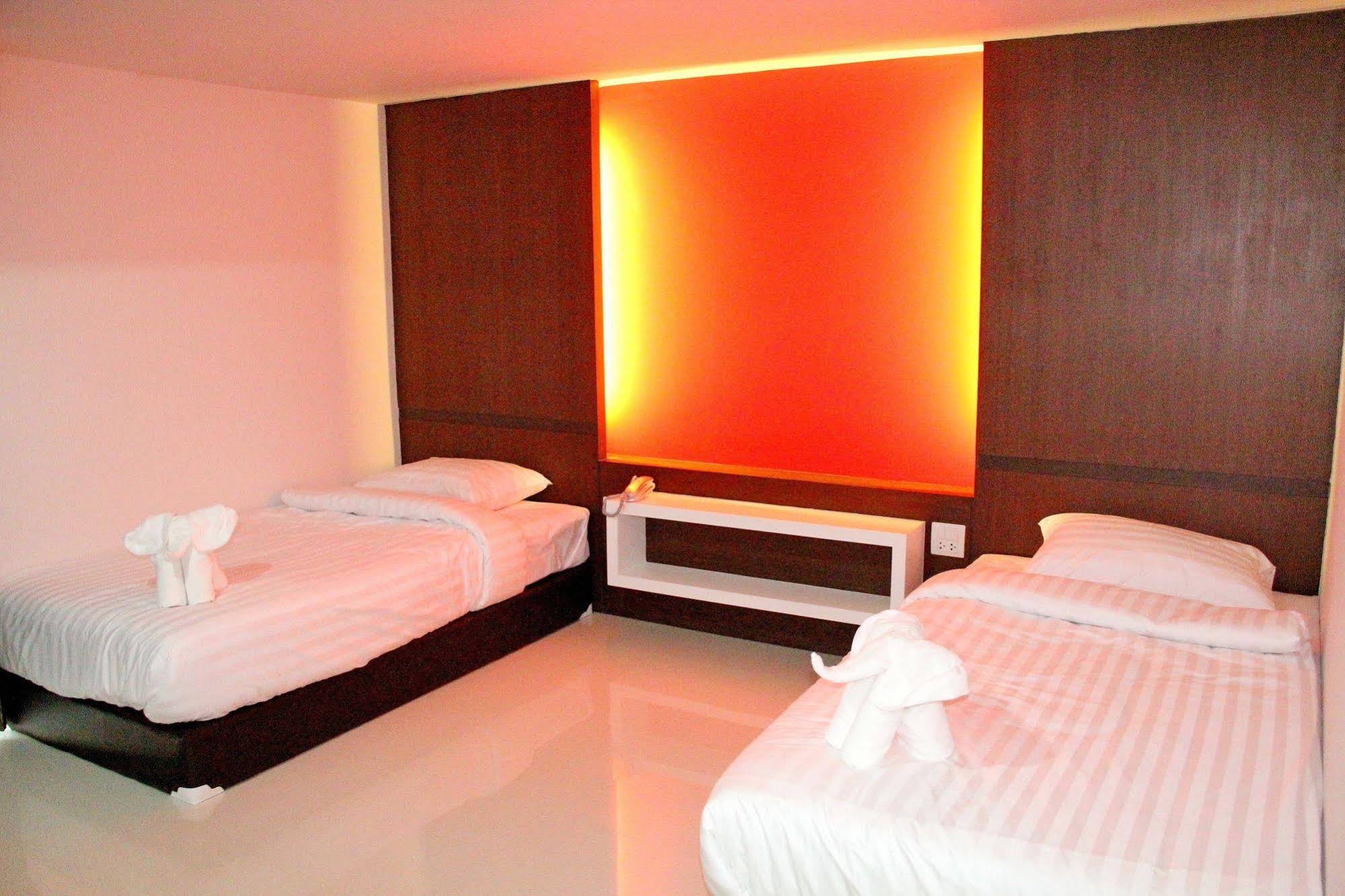 Golden Pool Hotel