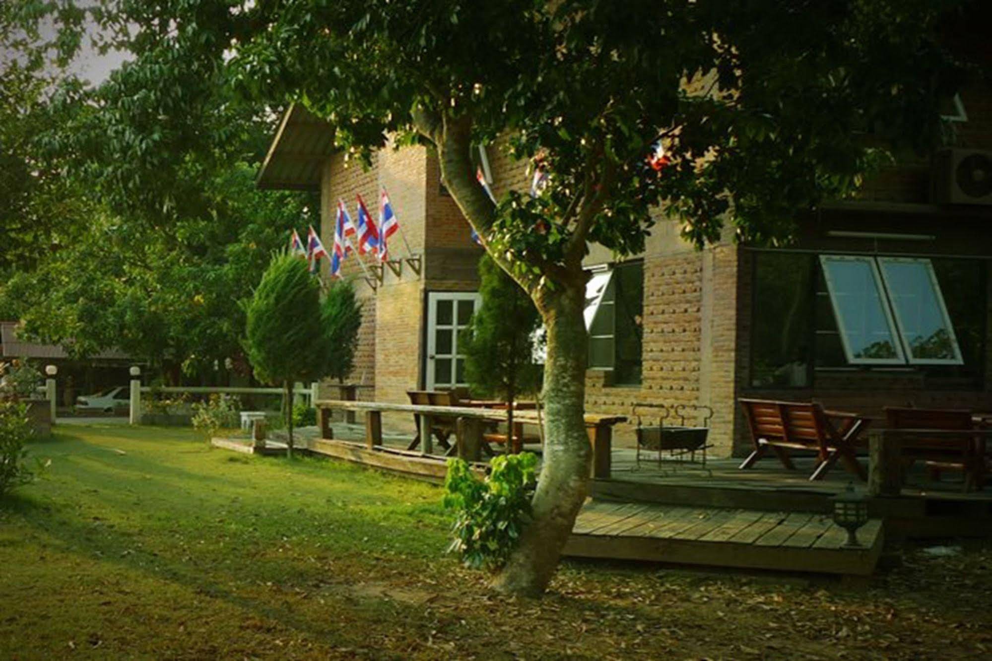 Srinual Lodge