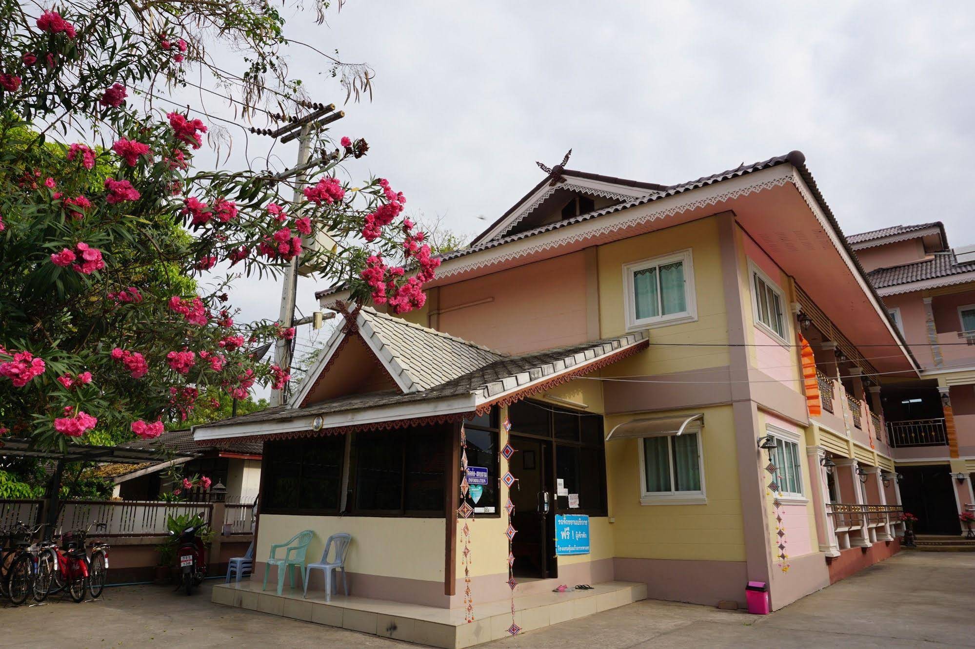 Kumkaew Tawon Palace Hotel