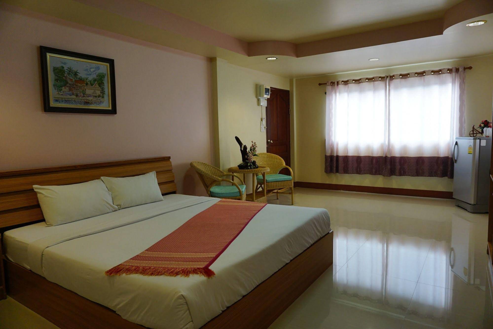 Kumkaew Tawon Palace Hotel