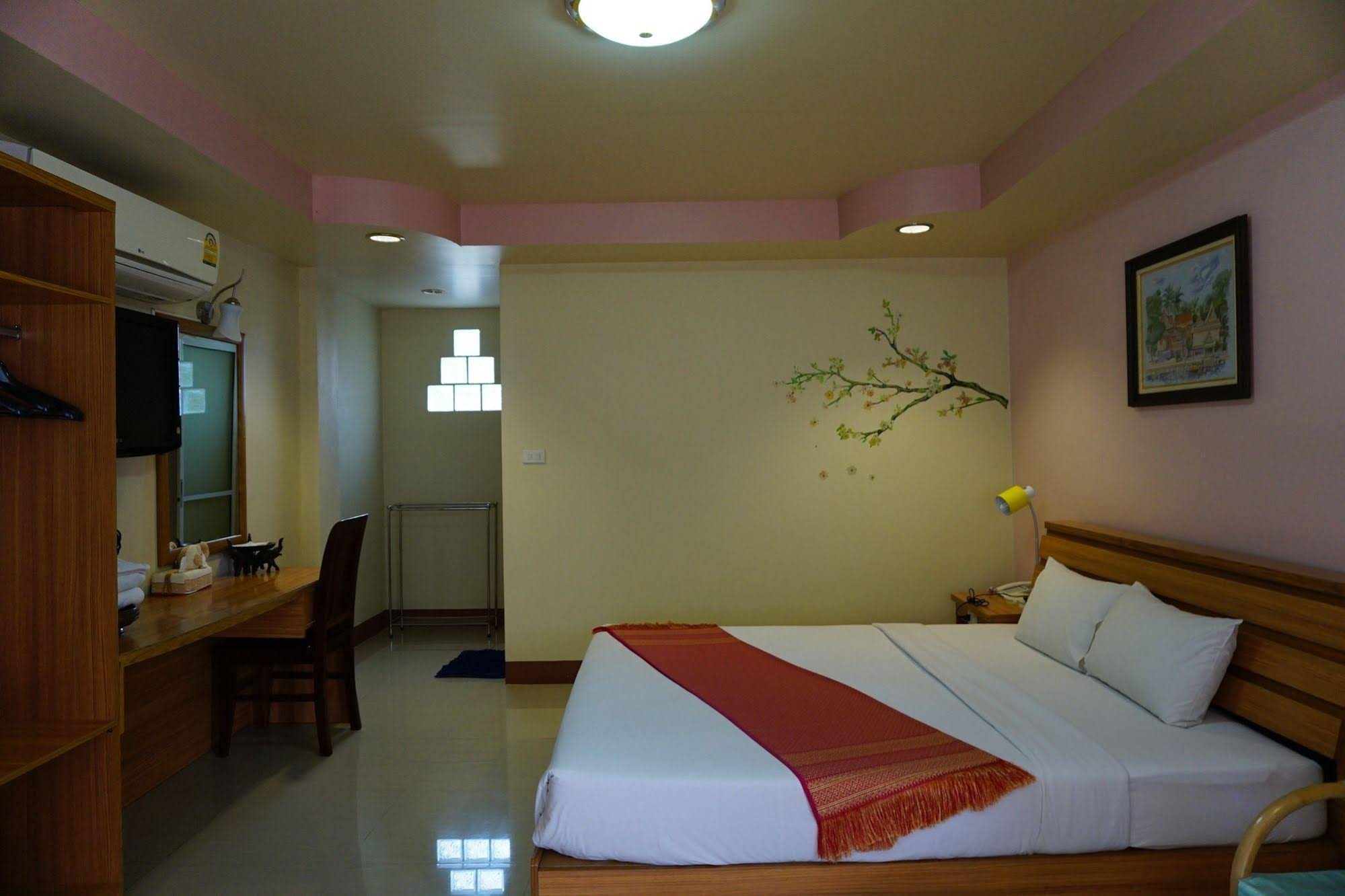 Kumkaew Tawon Palace Hotel