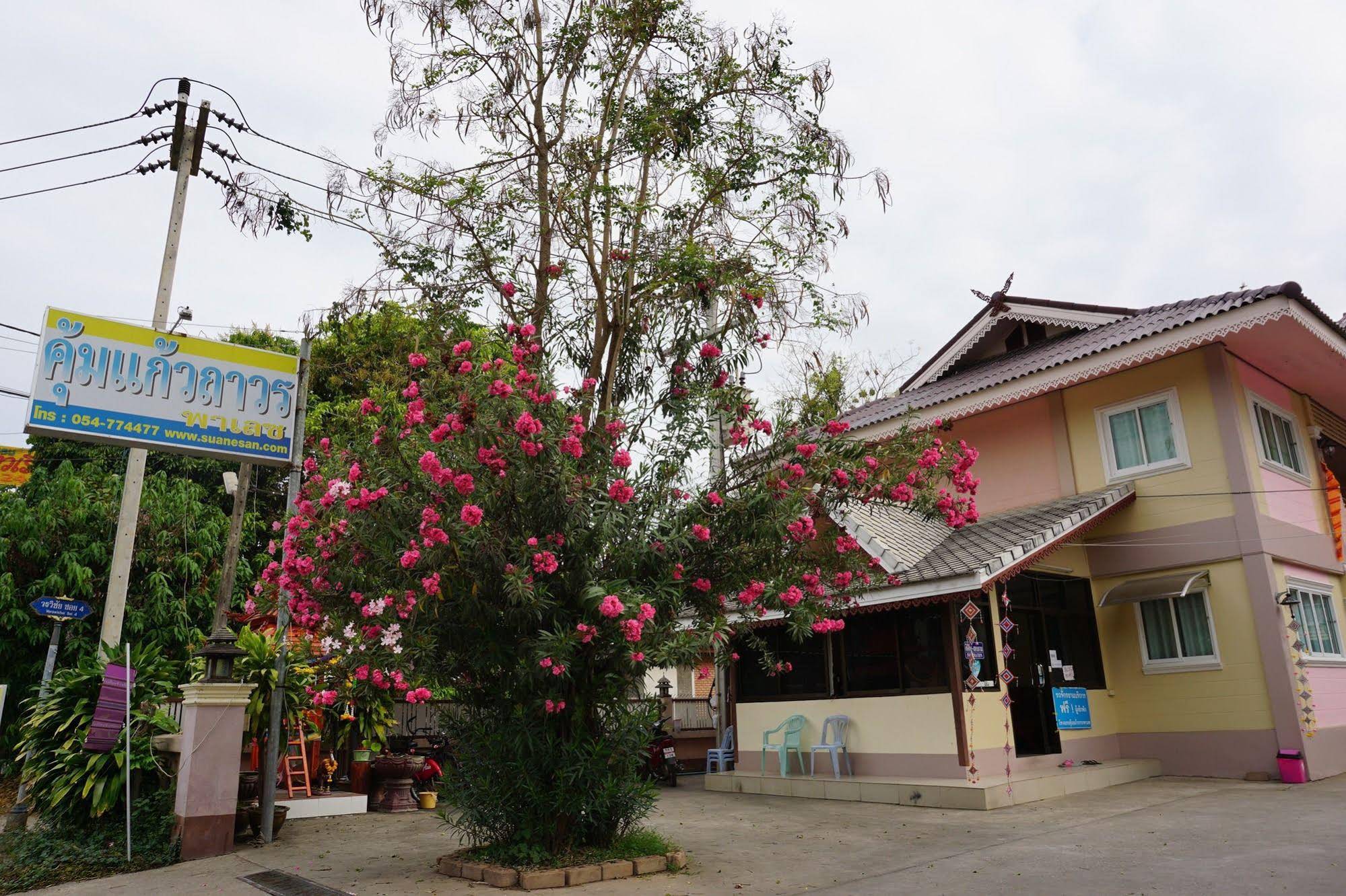 Kumkaew Tawon Palace Hotel
