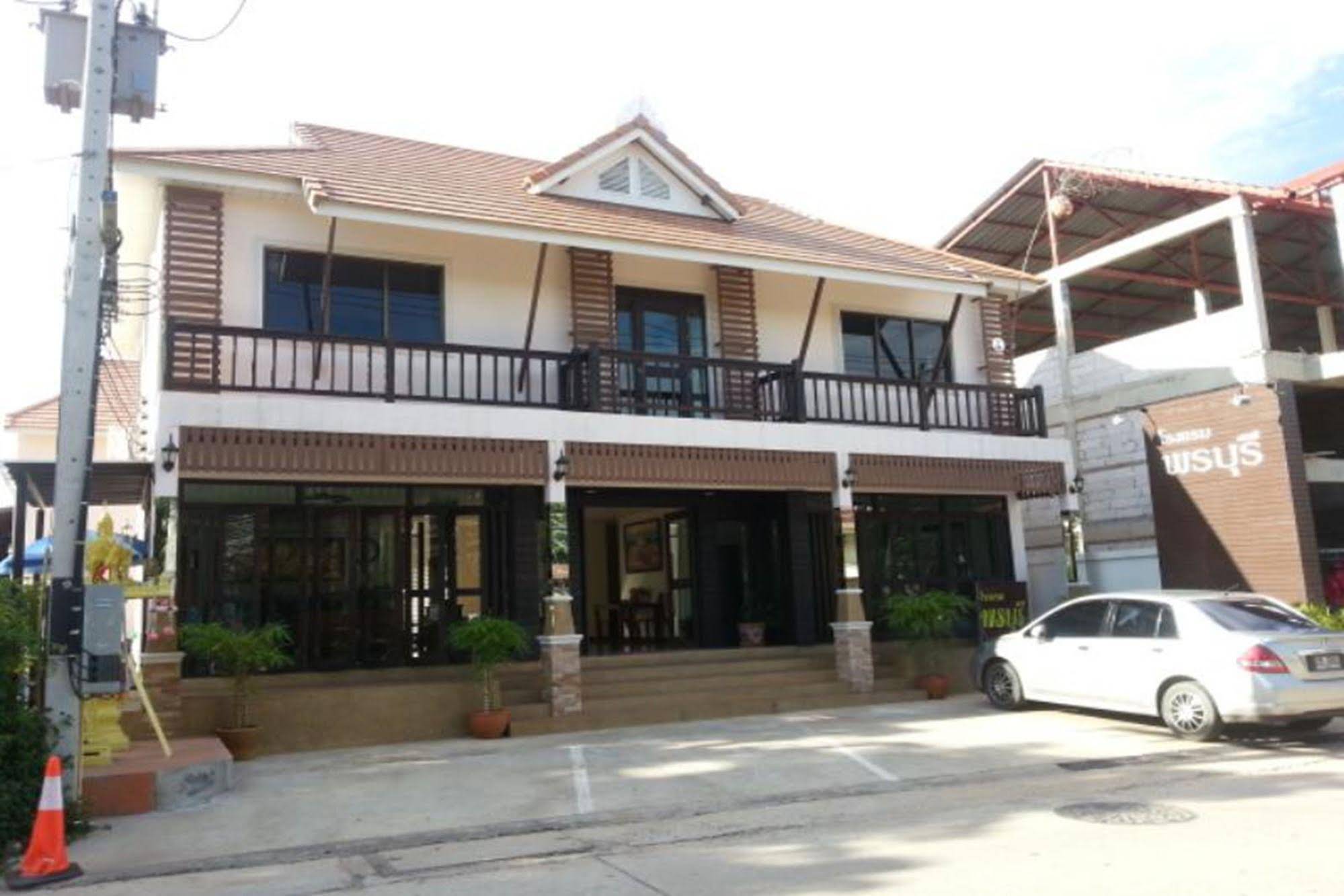 Ponburi Hotel